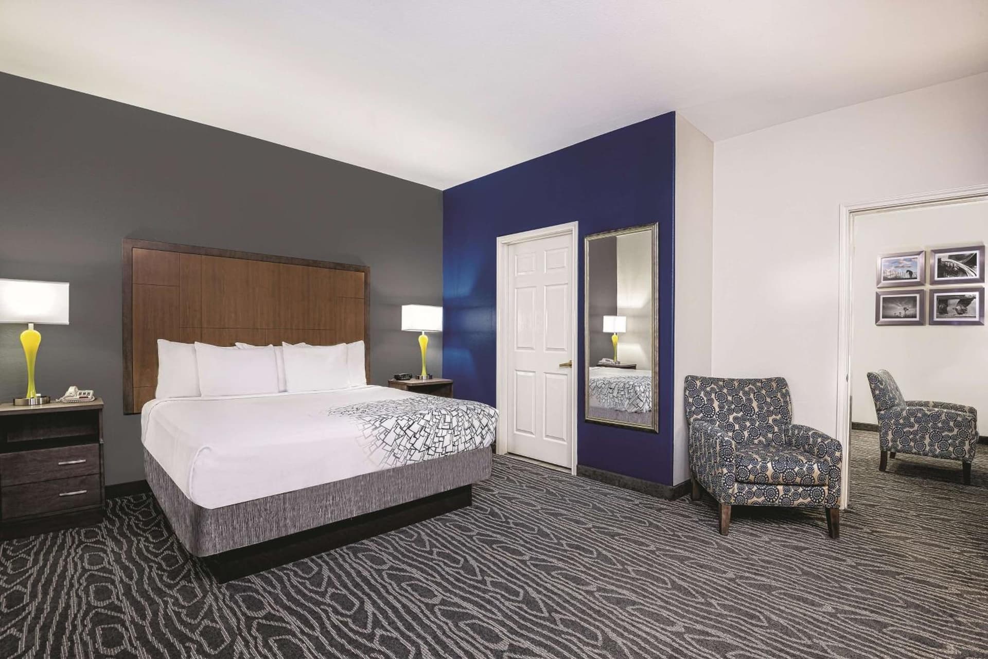 La Quinta Inn & Suites by Wyndham Mercedes Outlet Mall interior in Mercedes, TX — gallery photo 2