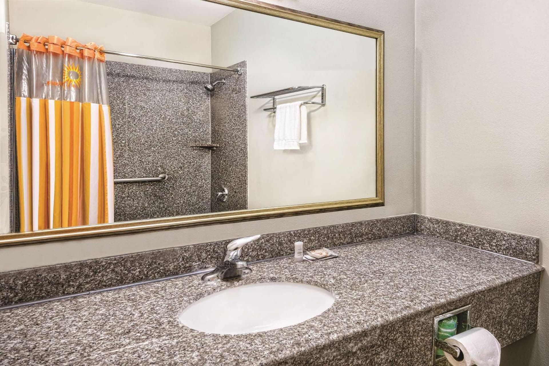 La Quinta Inn & Suites by Wyndham Mercedes Outlet Mall gallery photo in Mercedes, TX — image 29