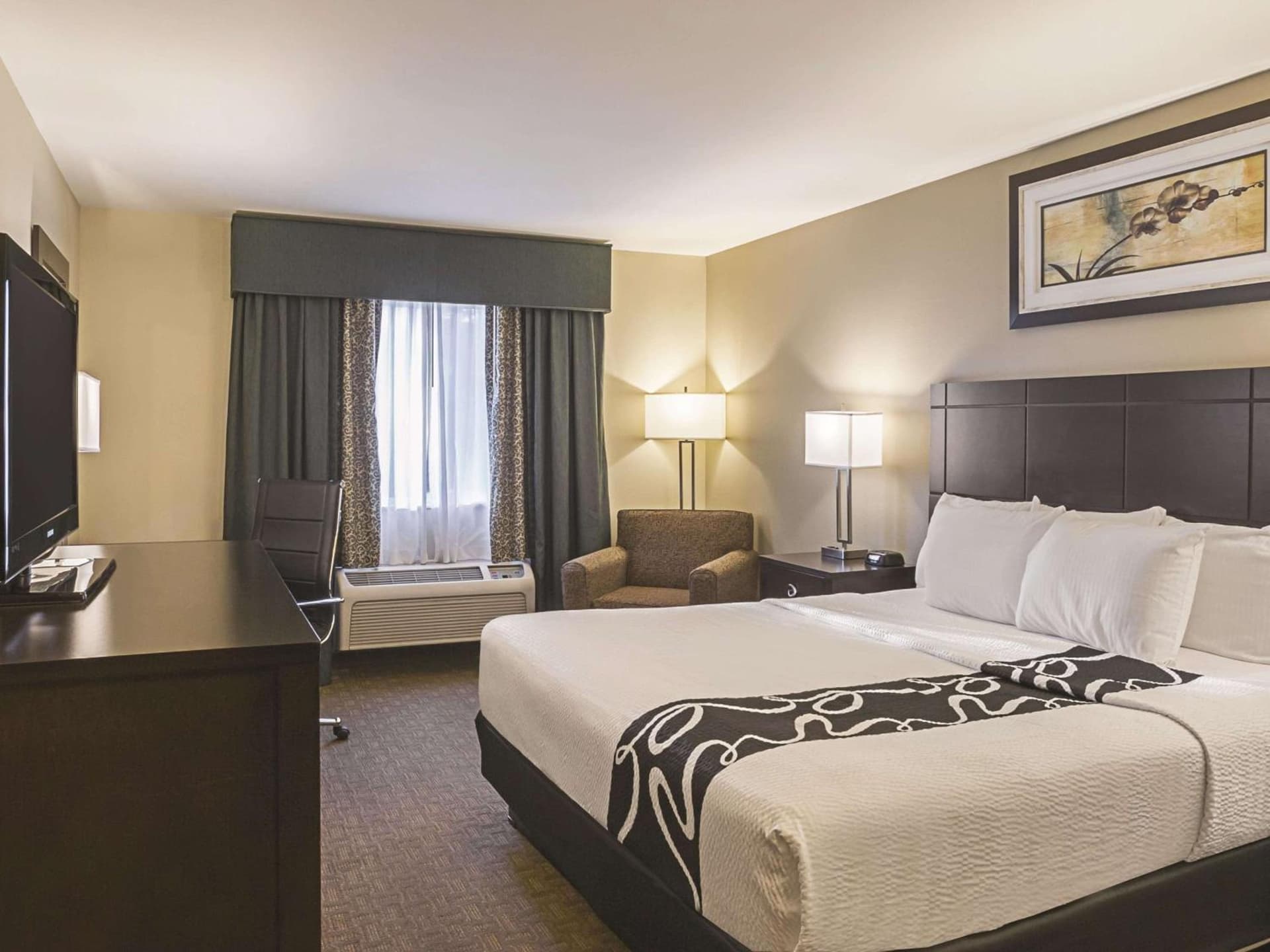 La Quinta Inn by Wyndham Olympia - Lacey property views in Lacey, WA — gallery photo 3