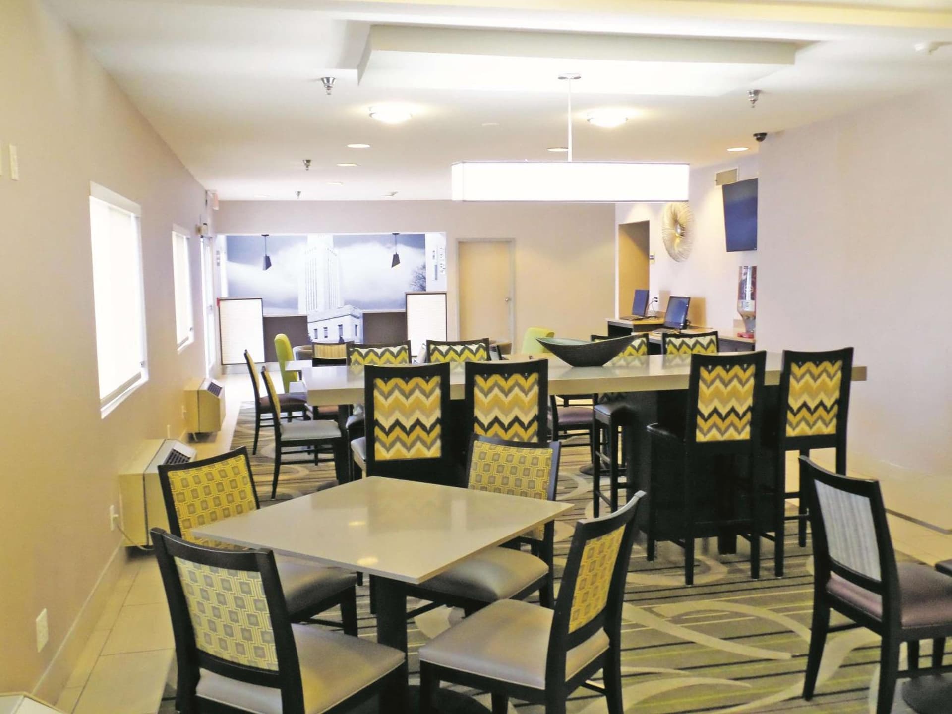 La Quinta Inn by Wyndham Lincoln, Nebraska interior in Lincoln, NE — gallery photo 2