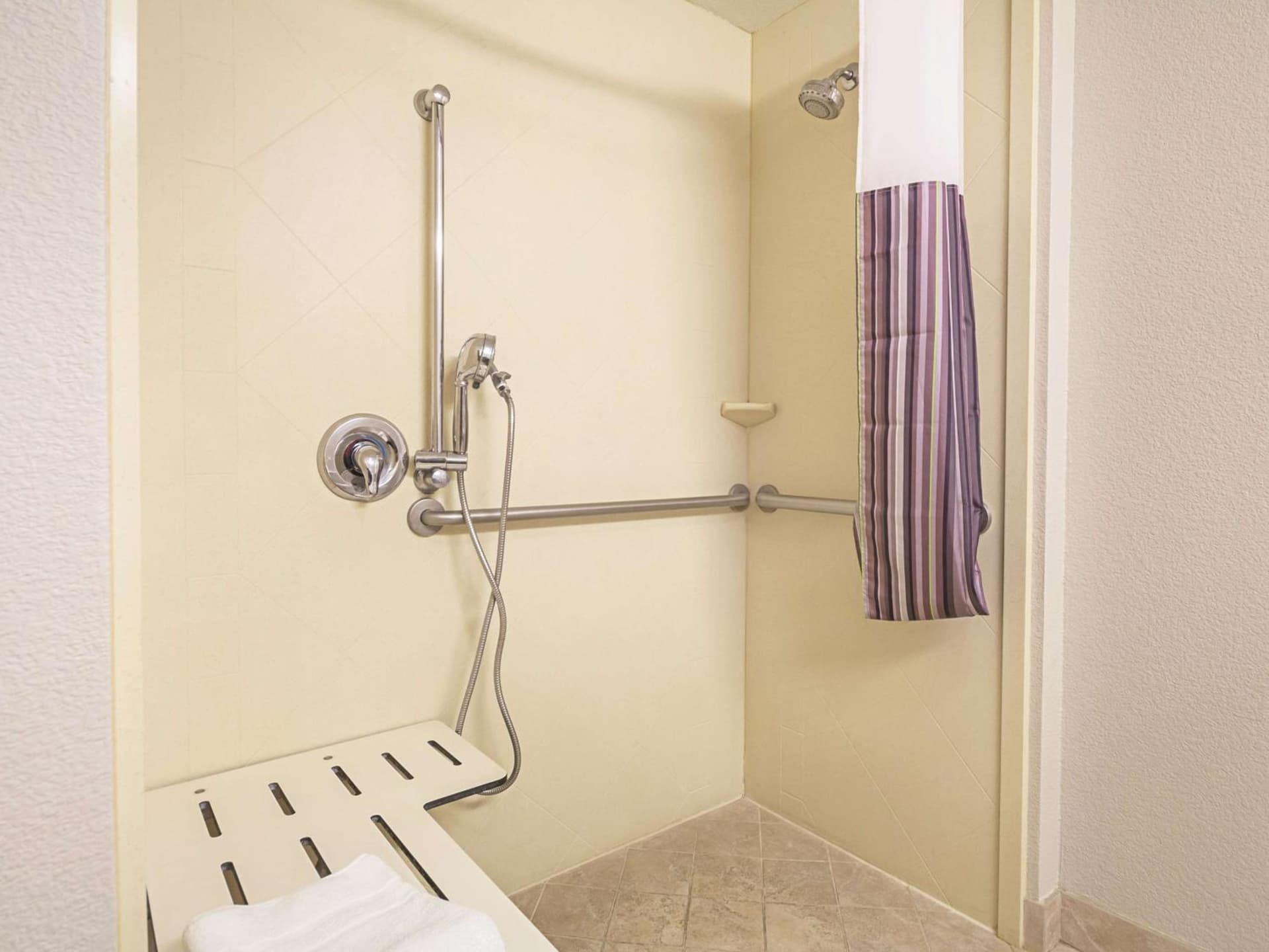 La Quinta by Wyndham Fresno Northwest interior in Fresno, CA — gallery photo 2