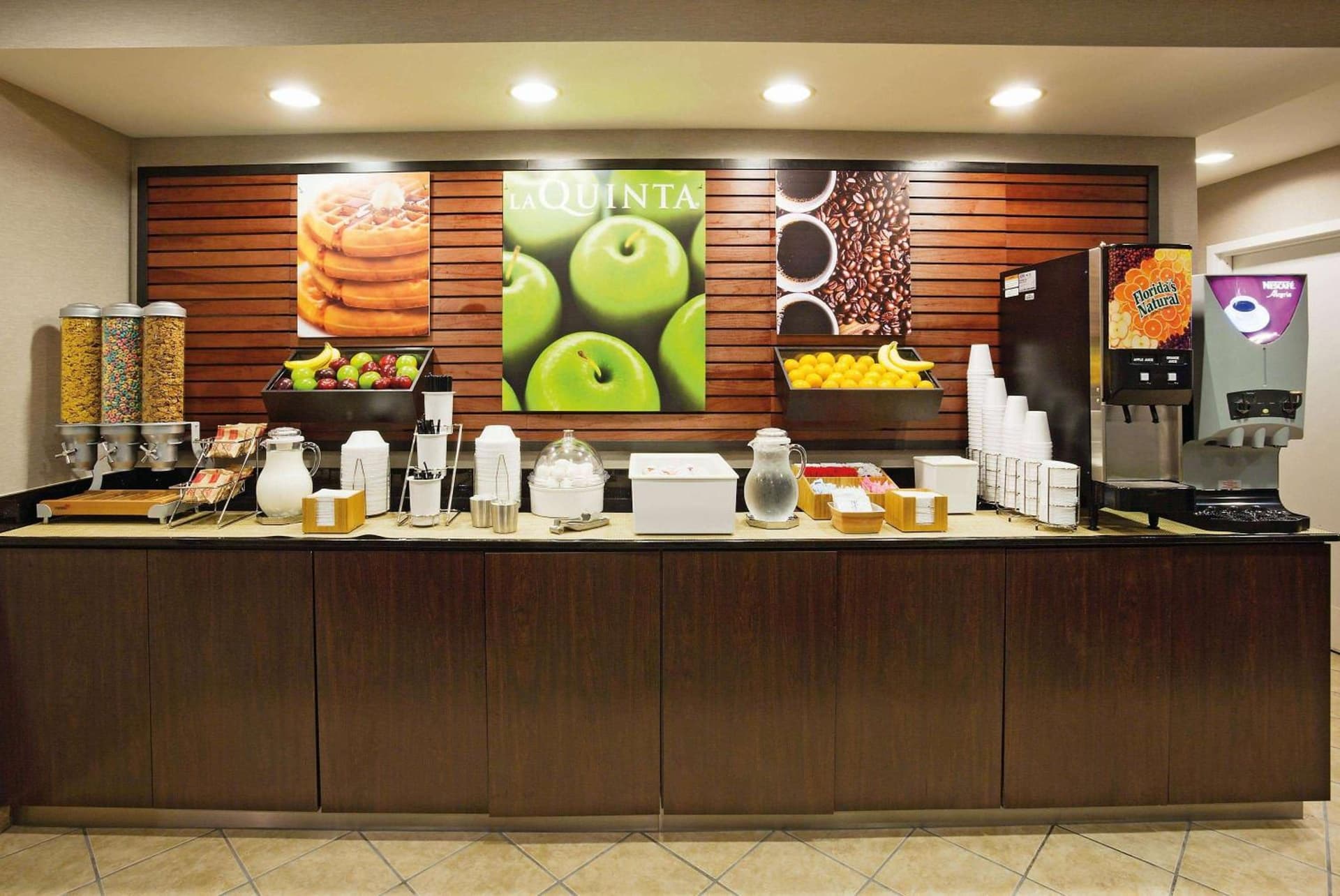 La Quinta Inn by Wyndham Oshkosh gallery photo in Oshkosh, WI — image 10