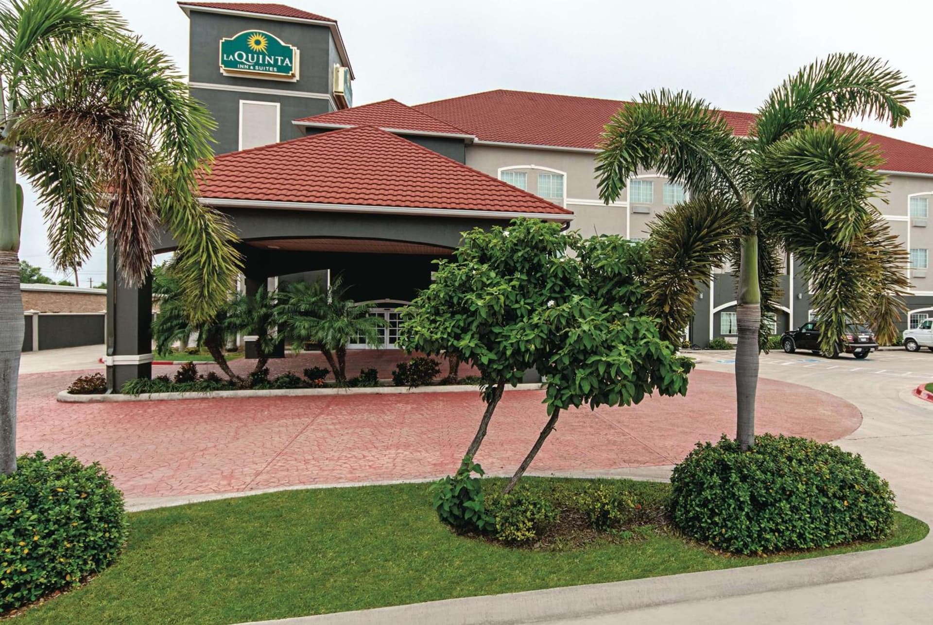 La Quinta by Wyndham Alamo-McAllen East featured exterior or lobby in Alamo, TX — similar hotel