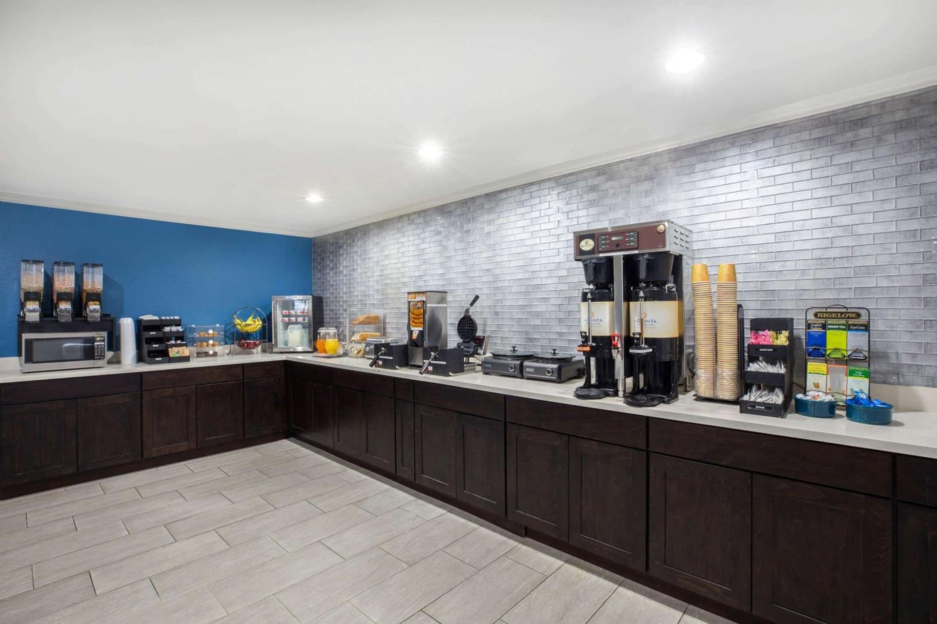 La Quinta Inn by Wyndham Everett gallery photo in Everett, WA — image 35
