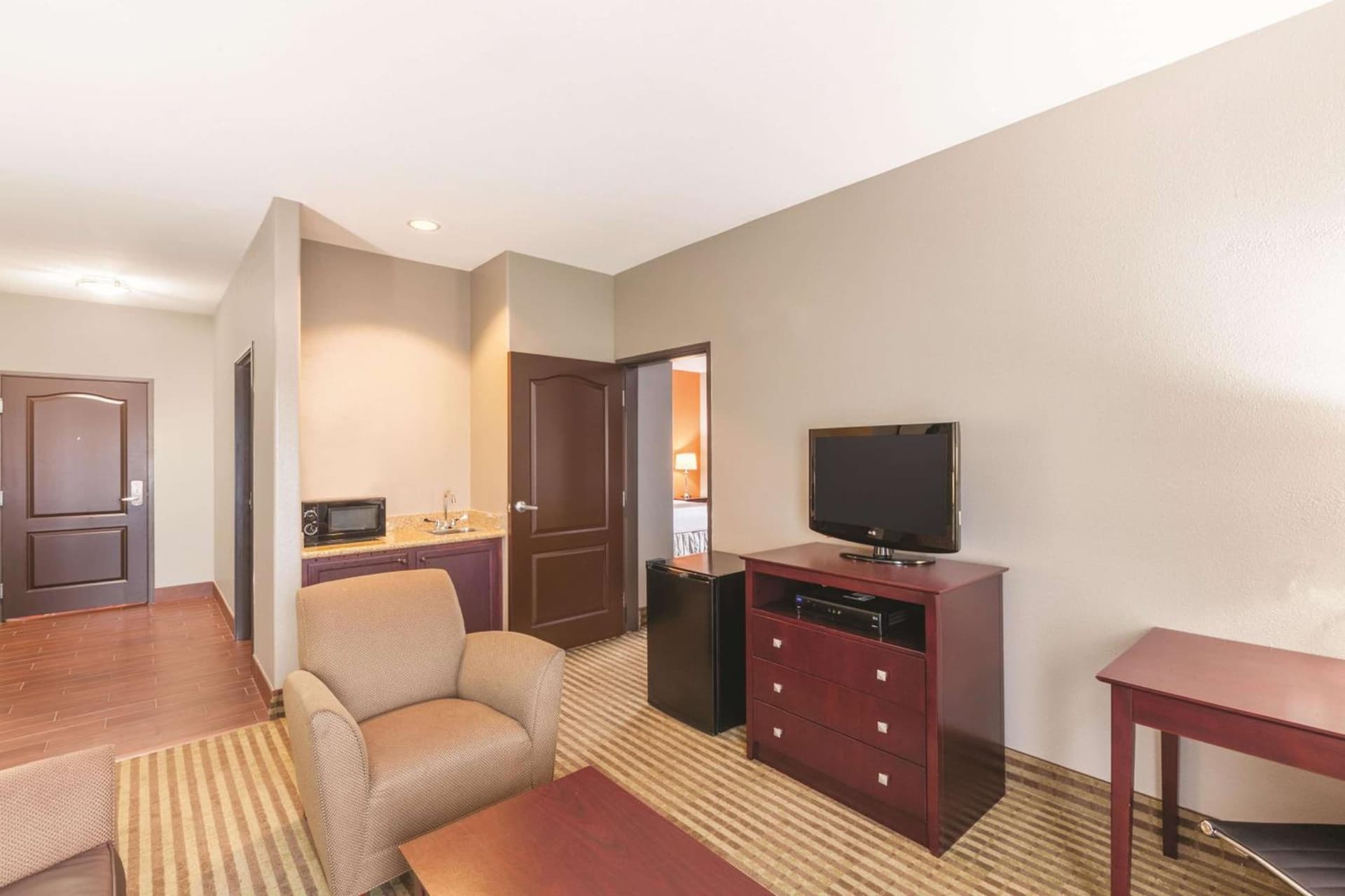 La Quinta by Wyndham Houston IAH Bush Intl Airport E gallery photo in Humble, TX — image 43