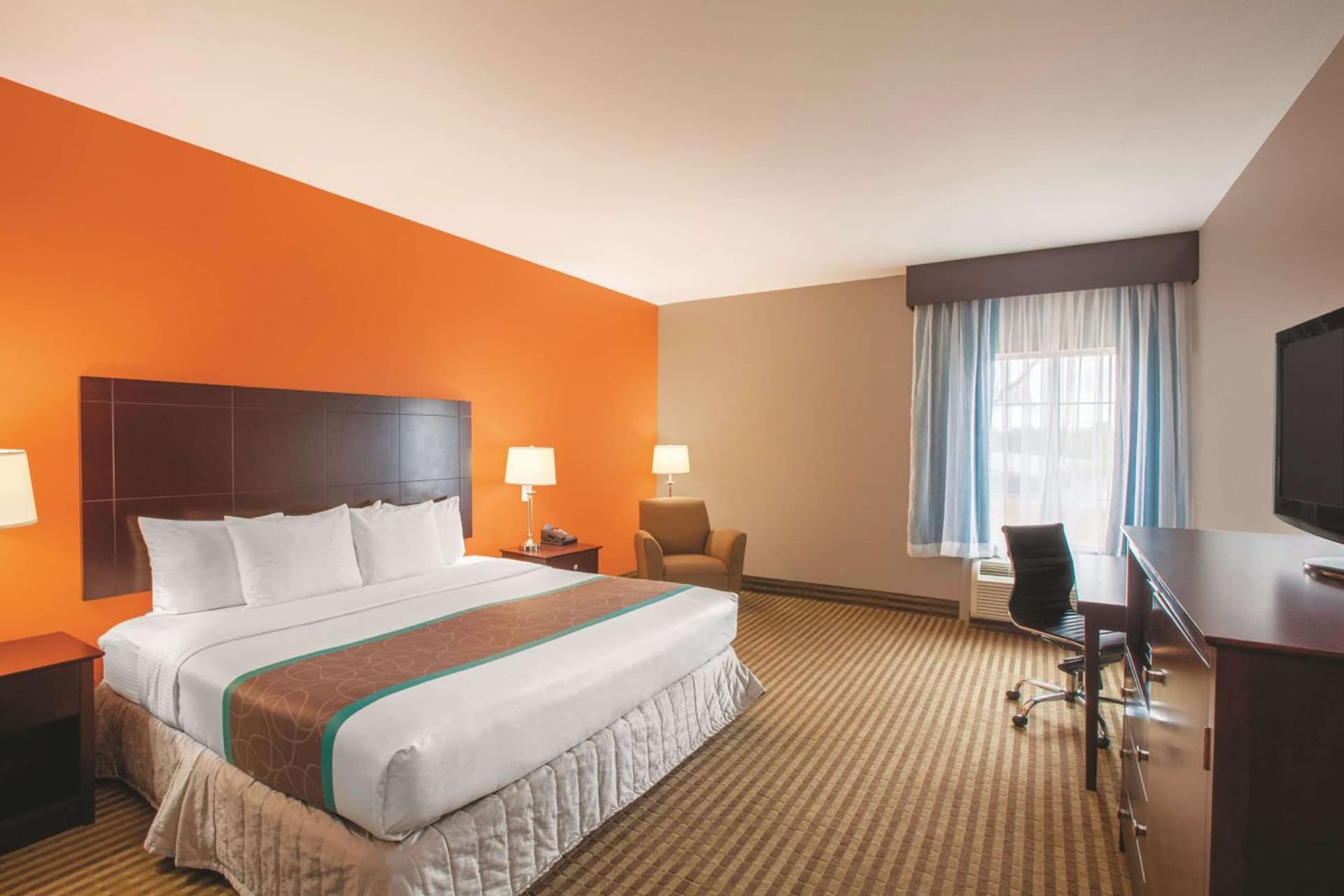 La Quinta by Wyndham Houston IAH Bush Intl Airport E gallery photo in Humble, TX — image 33