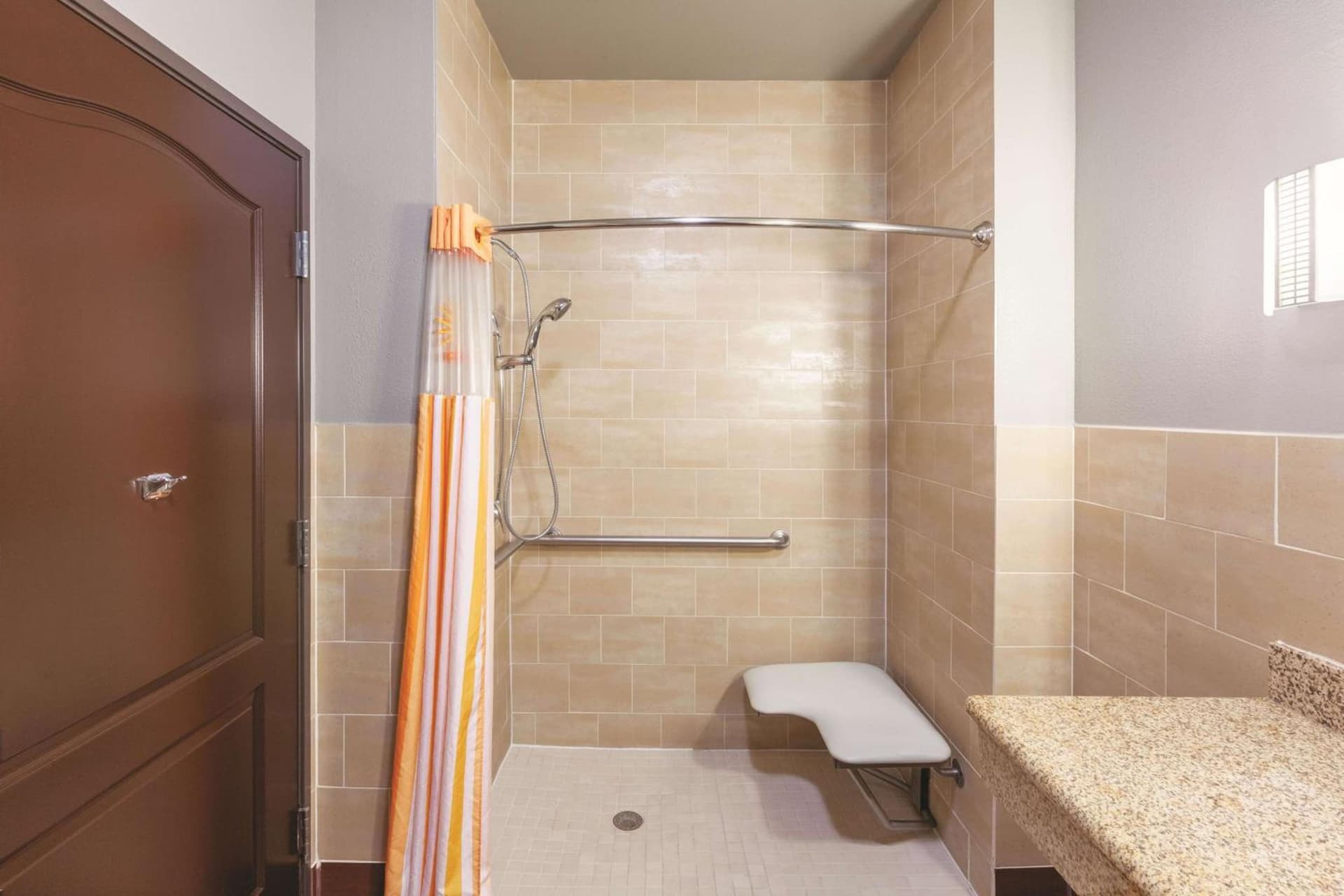 La Quinta by Wyndham Houston IAH Bush Intl Airport E gallery photo in Humble, TX — image 37
