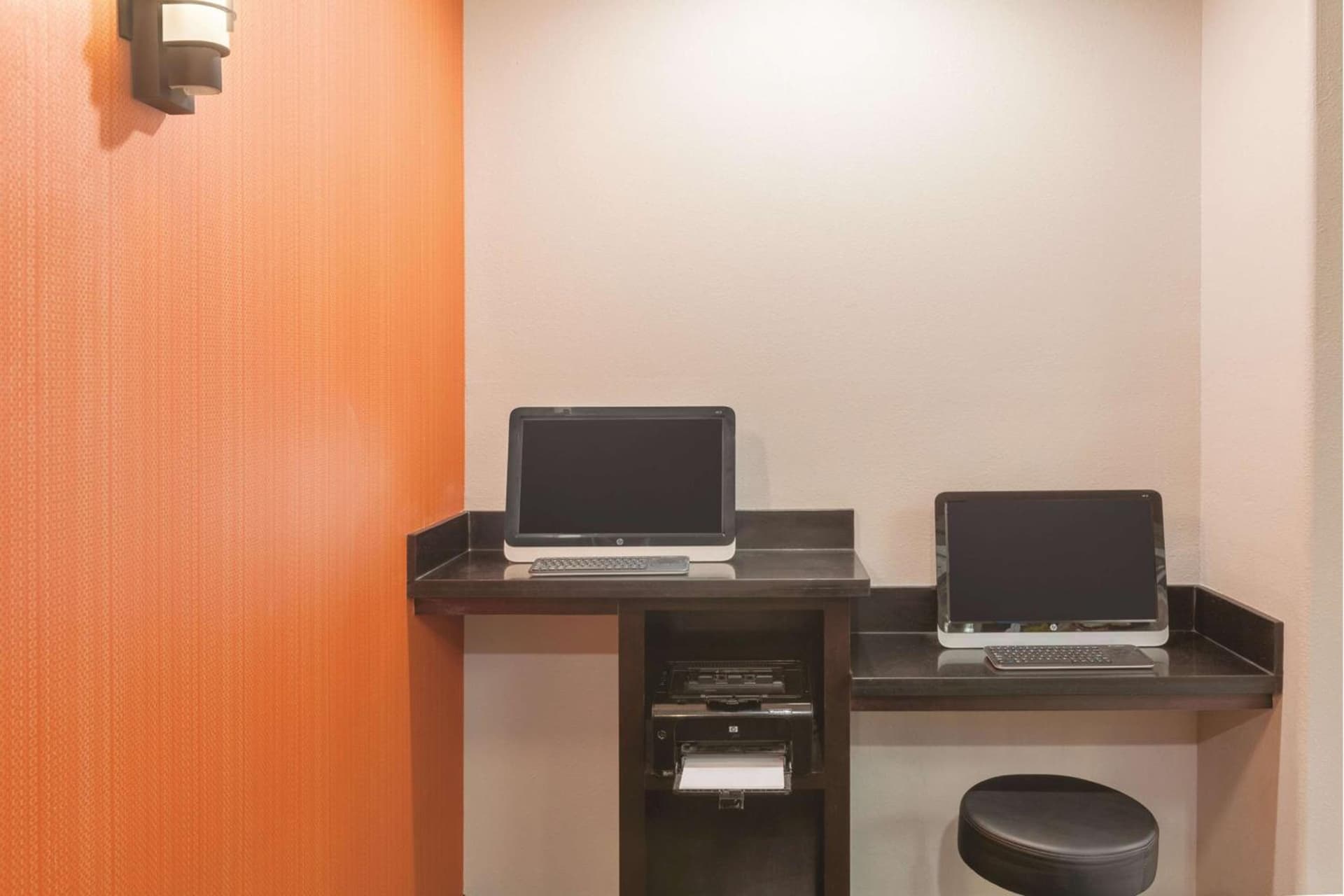La Quinta by Wyndham Houston IAH Bush Intl Airport E gallery photo in Humble, TX — image 45
