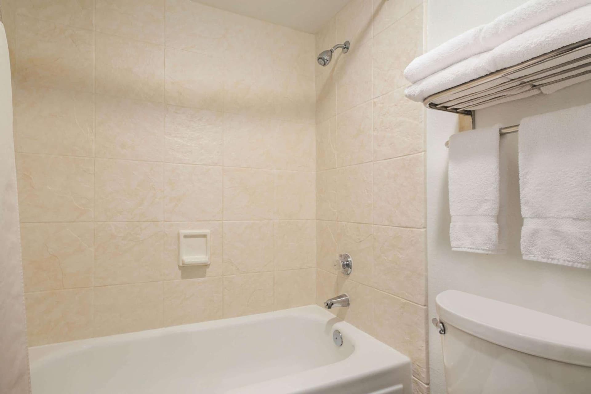 La Quinta Inn by Wyndham Everett gallery photo in Everett, WA — image 28