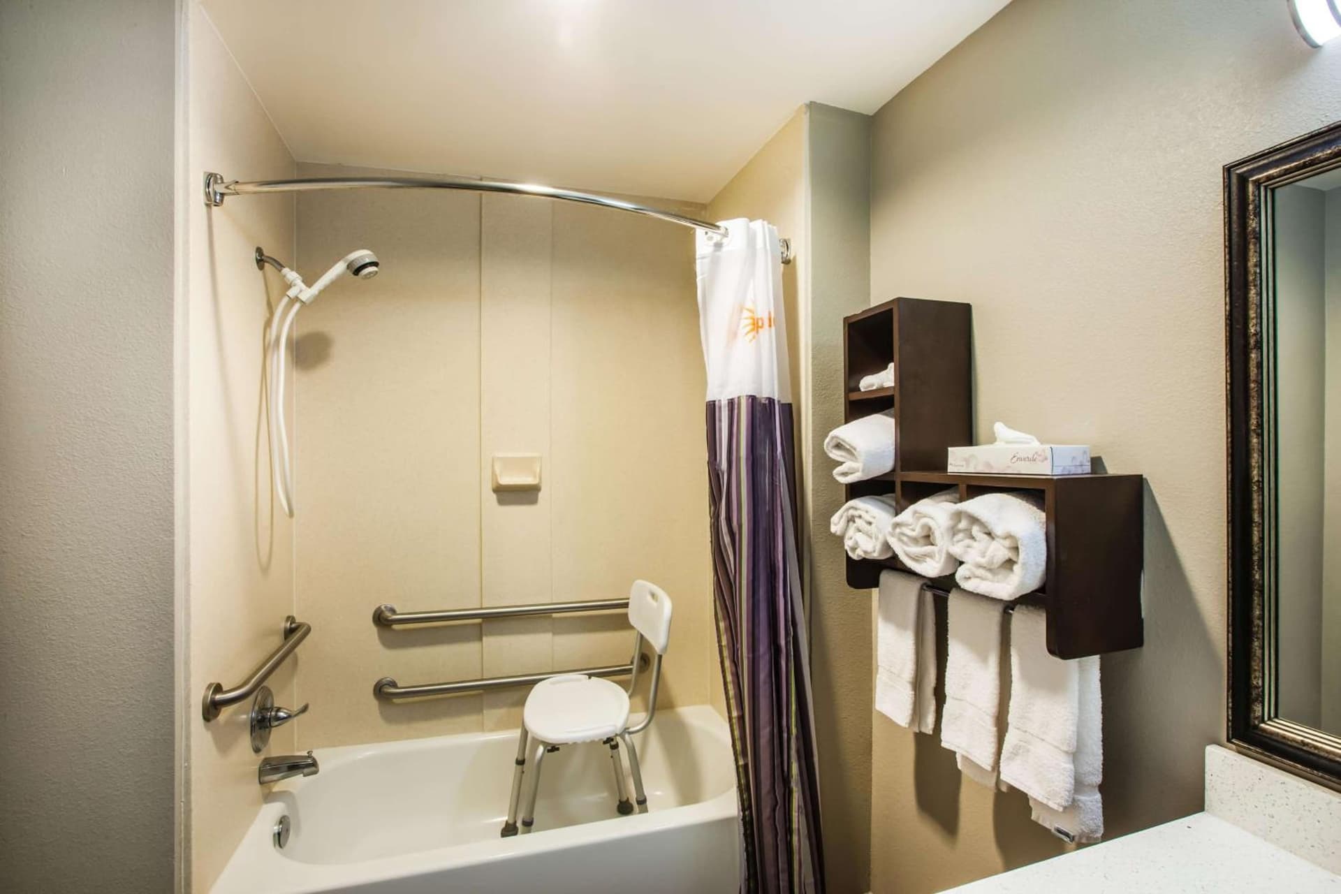 La Quinta by Wyndham Baton Rouge Denham Springs property views in Baton Rouge, LA — gallery photo 3