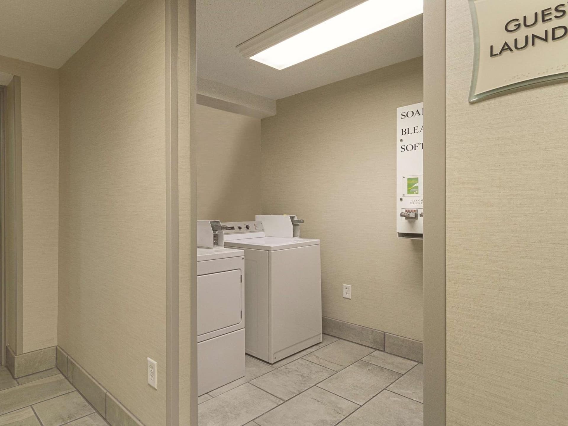La Quinta Inn & Suites by Wyndham Cleveland Airport West property views in North Olmsted, OH — gallery photo 3