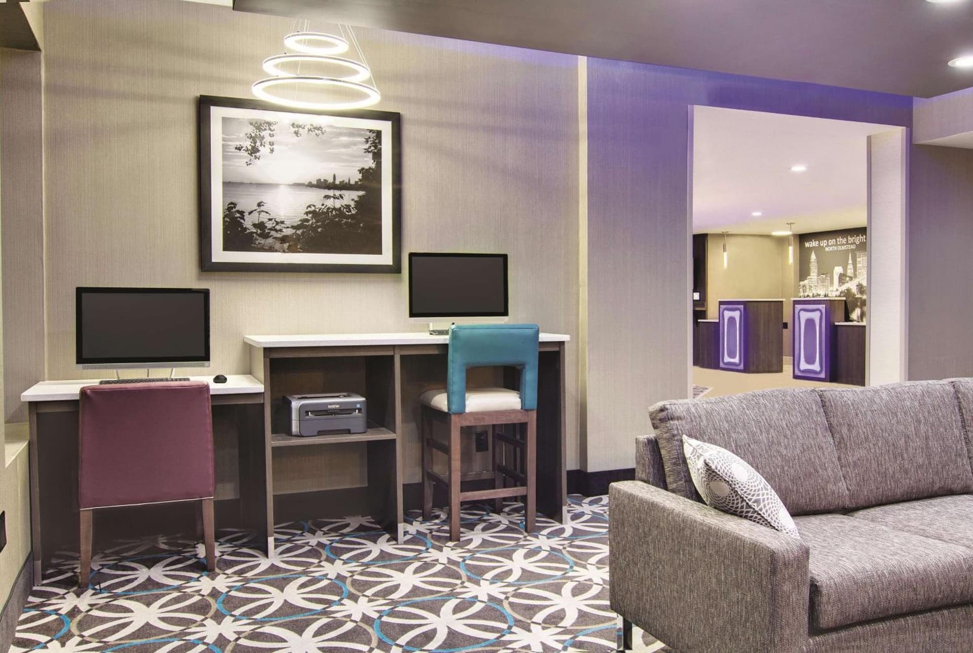 La Quinta Inn & Suites by Wyndham Cleveland Airport West gallery photo in North Olmsted, OH — image 28