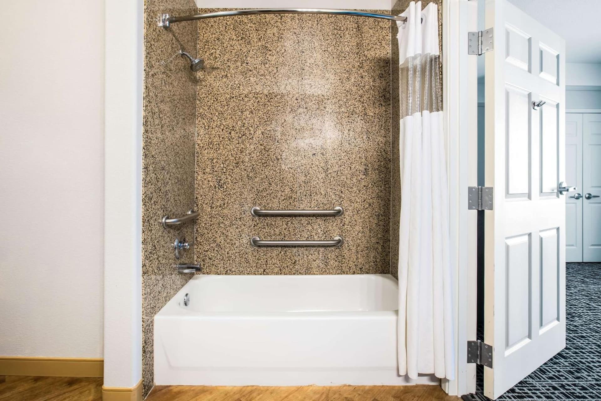 La Quinta by Wyndham Brownwood property views in Brownwood, TX — gallery photo 3