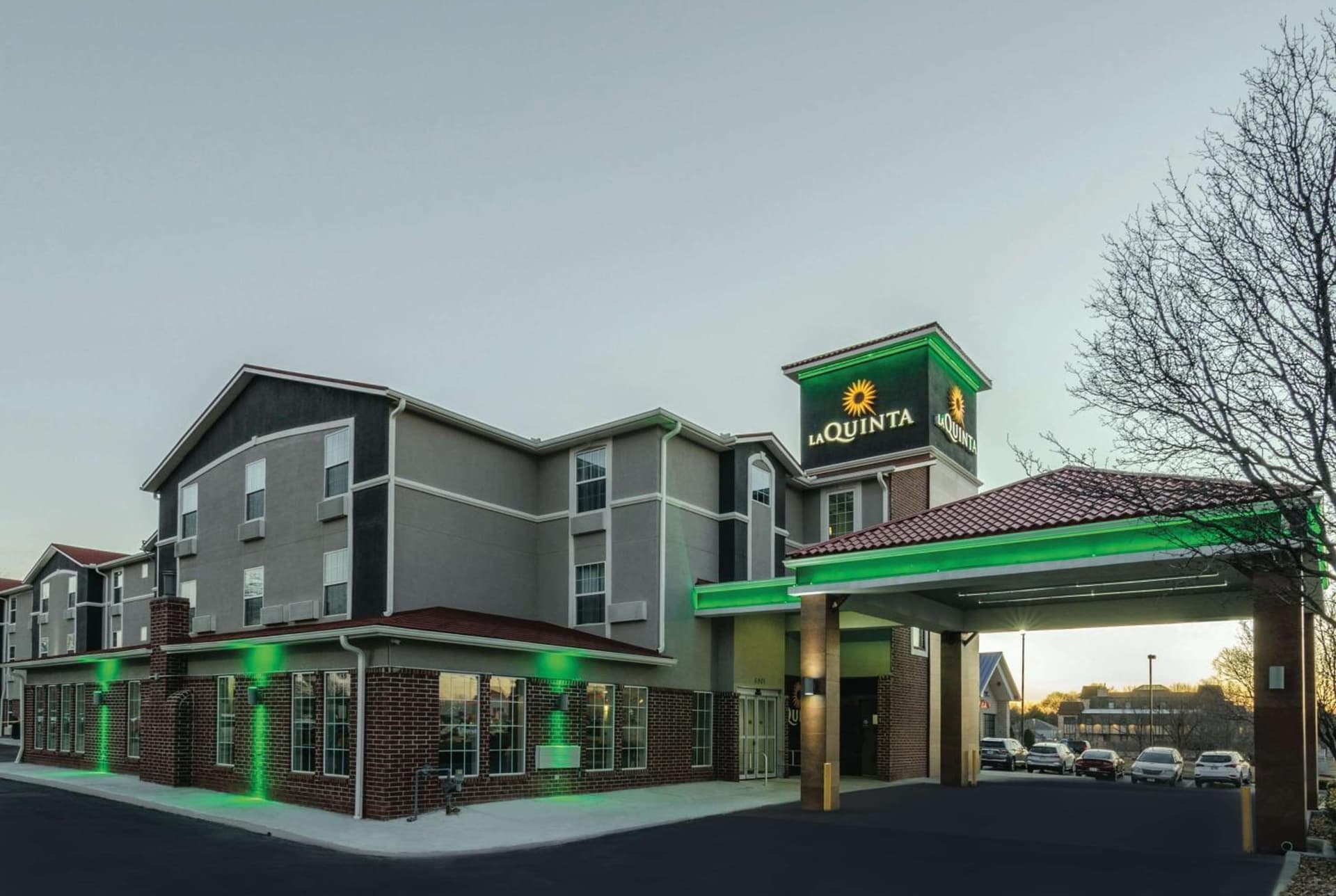 La Quinta by Wyndham Kansas City Airport exterior or lobby in Kansas City, KS — main listing photo