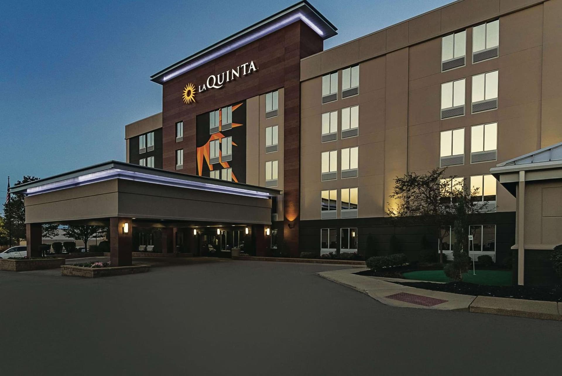 La Quinta Inn & Suites by Wyndham Cleveland Airport West gallery photo in North Olmsted, OH — image 18