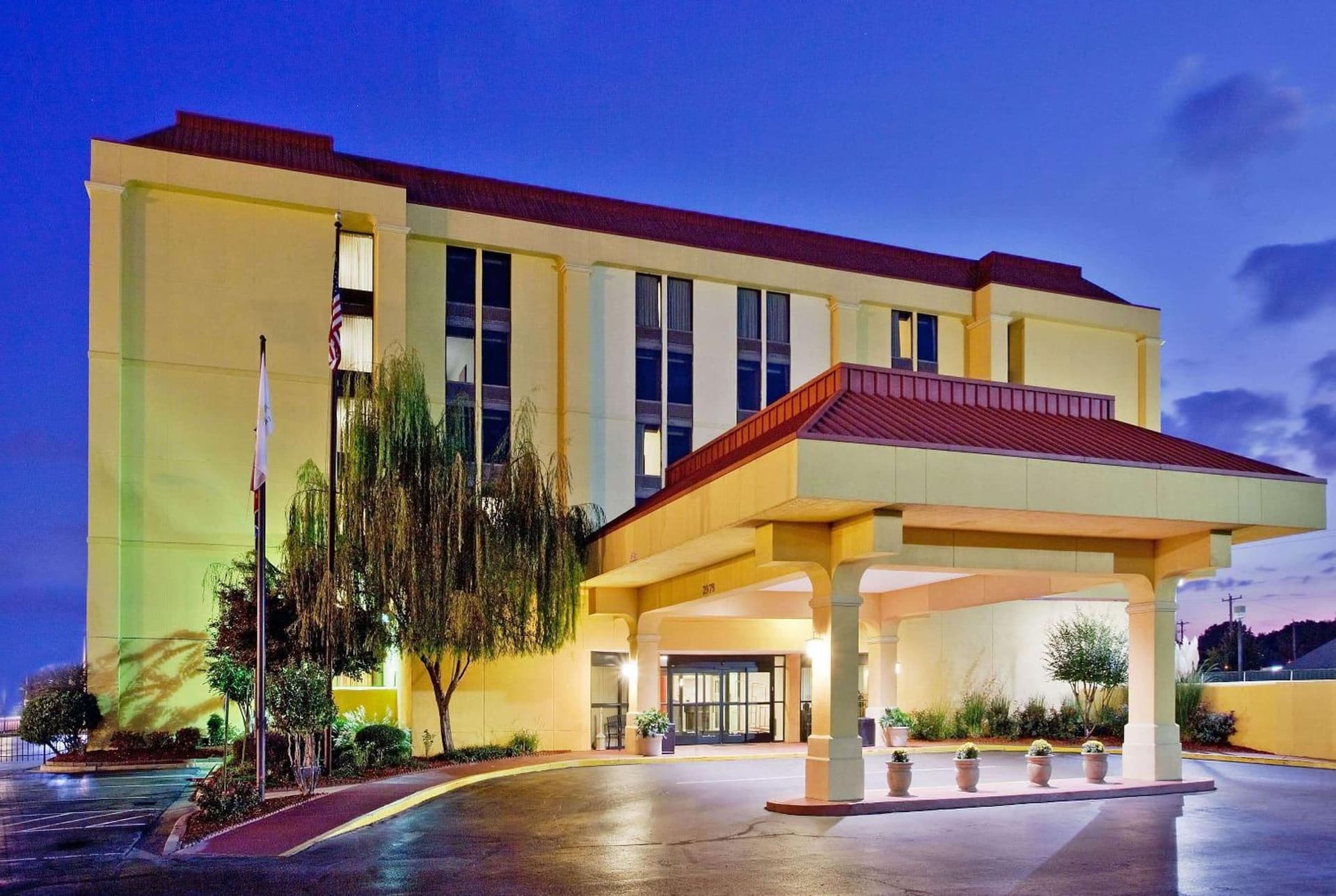 La Quinta by Wyndham Memphis Airport Graceland featured exterior or lobby in Memphis, TN — similar hotel