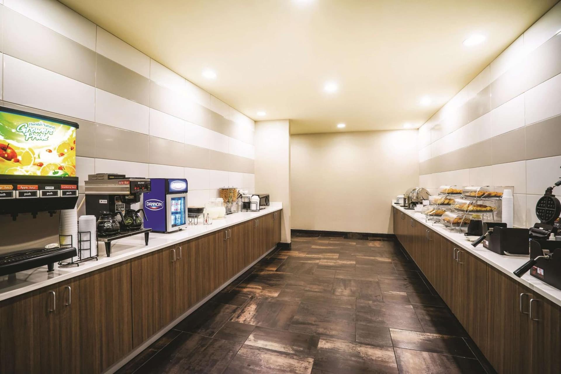 Garner Hotel Glen Burnie BWI Airport Area by IHG interior in Glen Burnie, MD — gallery photo 2
