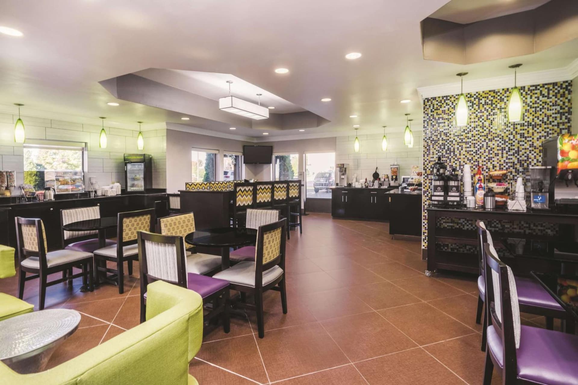 La Quinta Inn & Suites by Wyndham Louisville East gallery photo in Louisville, KY — image 38