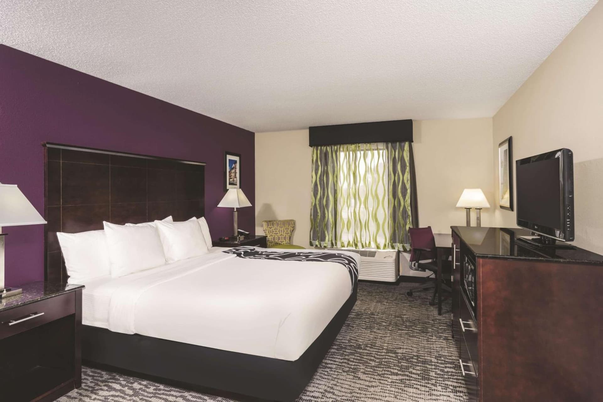 La Quinta Inn & Suites by Wyndham Louisville East gallery photo in Louisville, KY — image 32