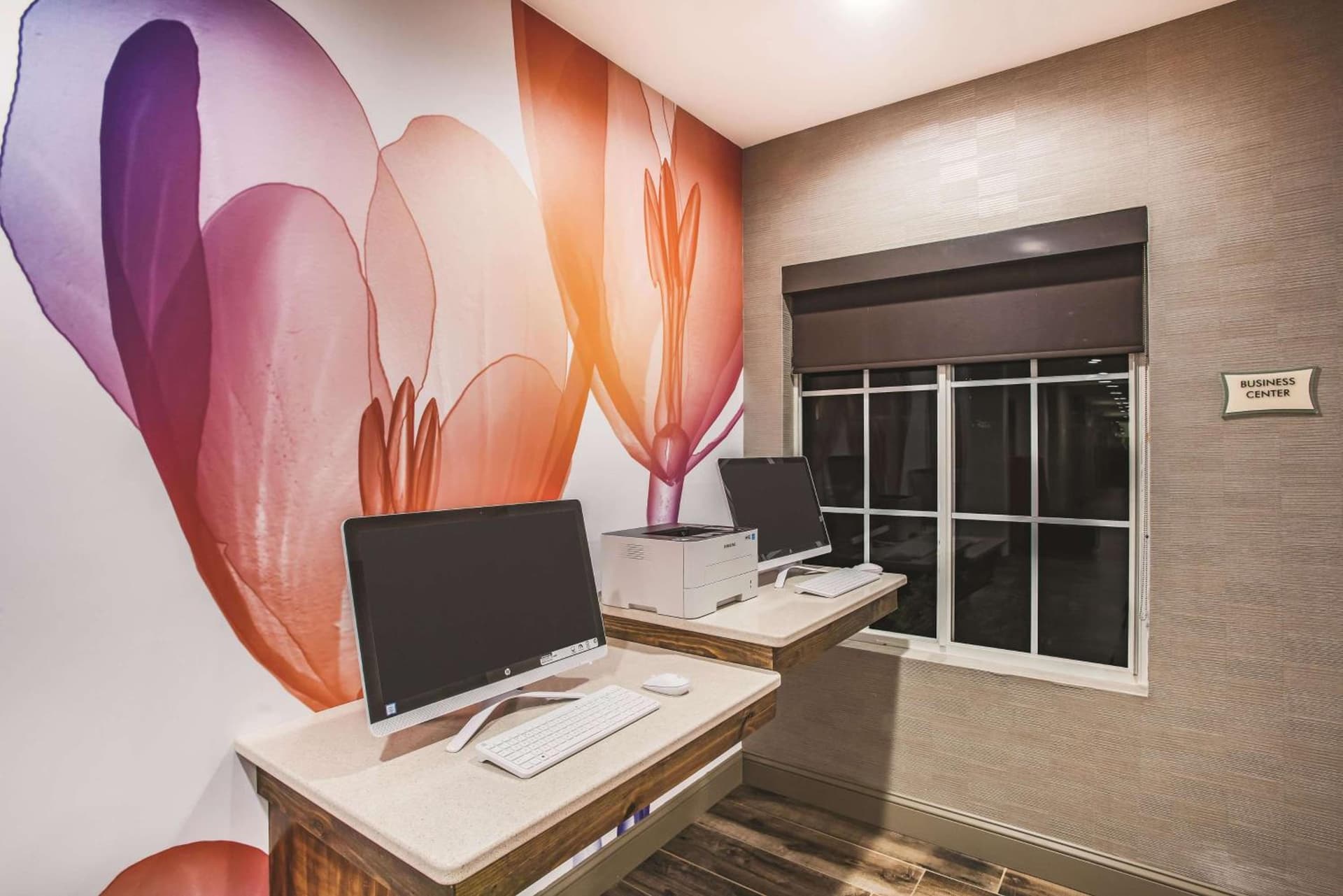 La Quinta by Wyndham Chambersburg gallery photo in Chambersburg, PA — image 28