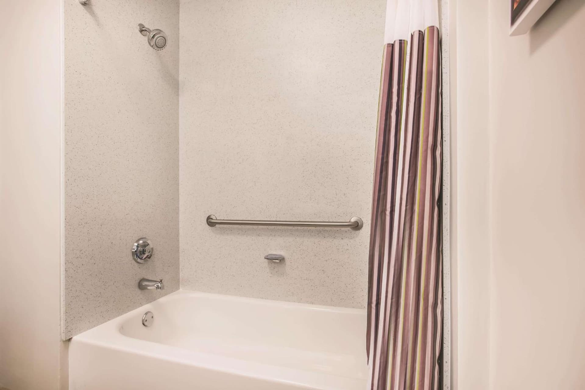 La Quinta by Wyndham Chambersburg gallery photo in Chambersburg, PA — image 23