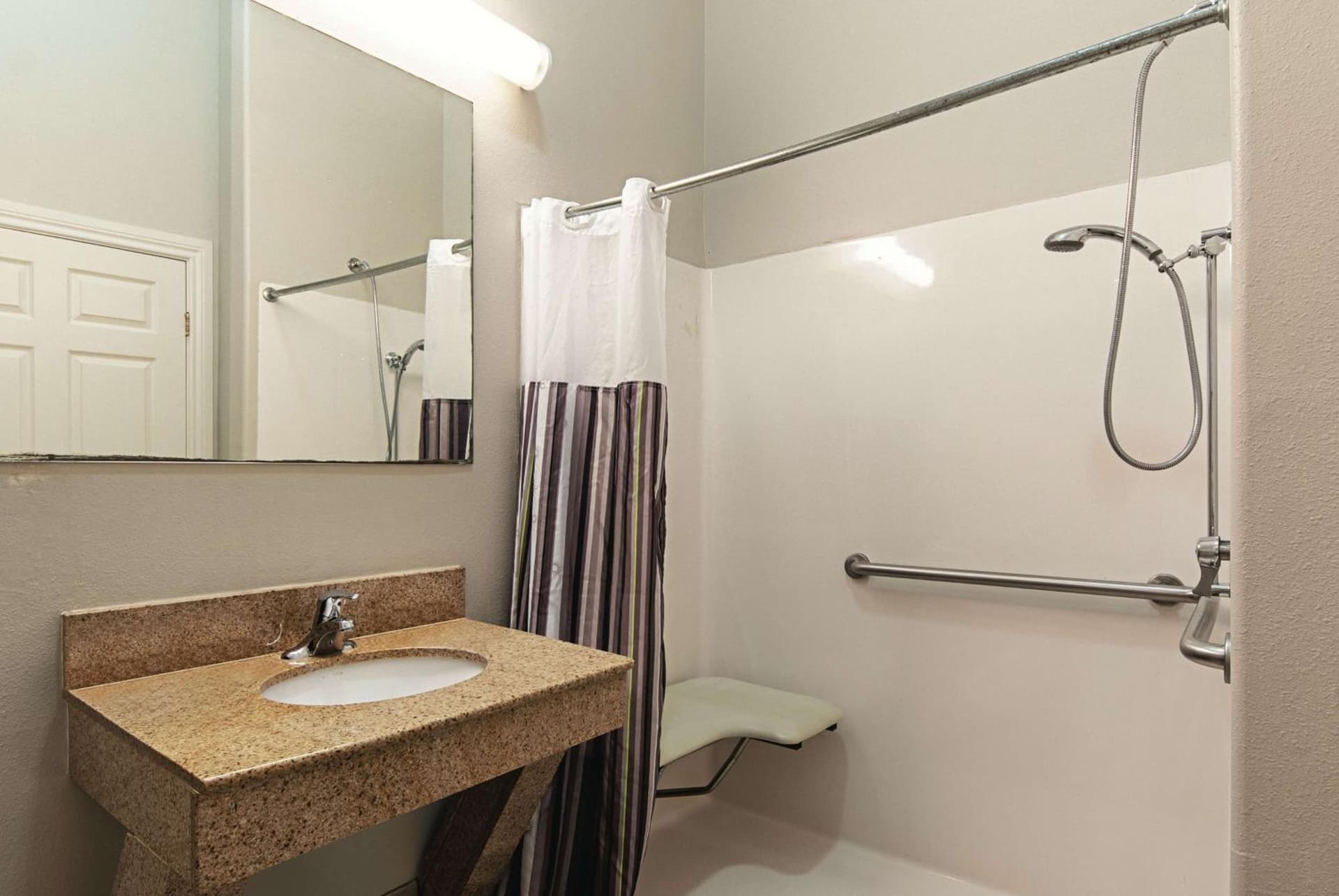 La Quinta by Wyndham Alamo-McAllen East gallery photo in Alamo, TX — image 8
