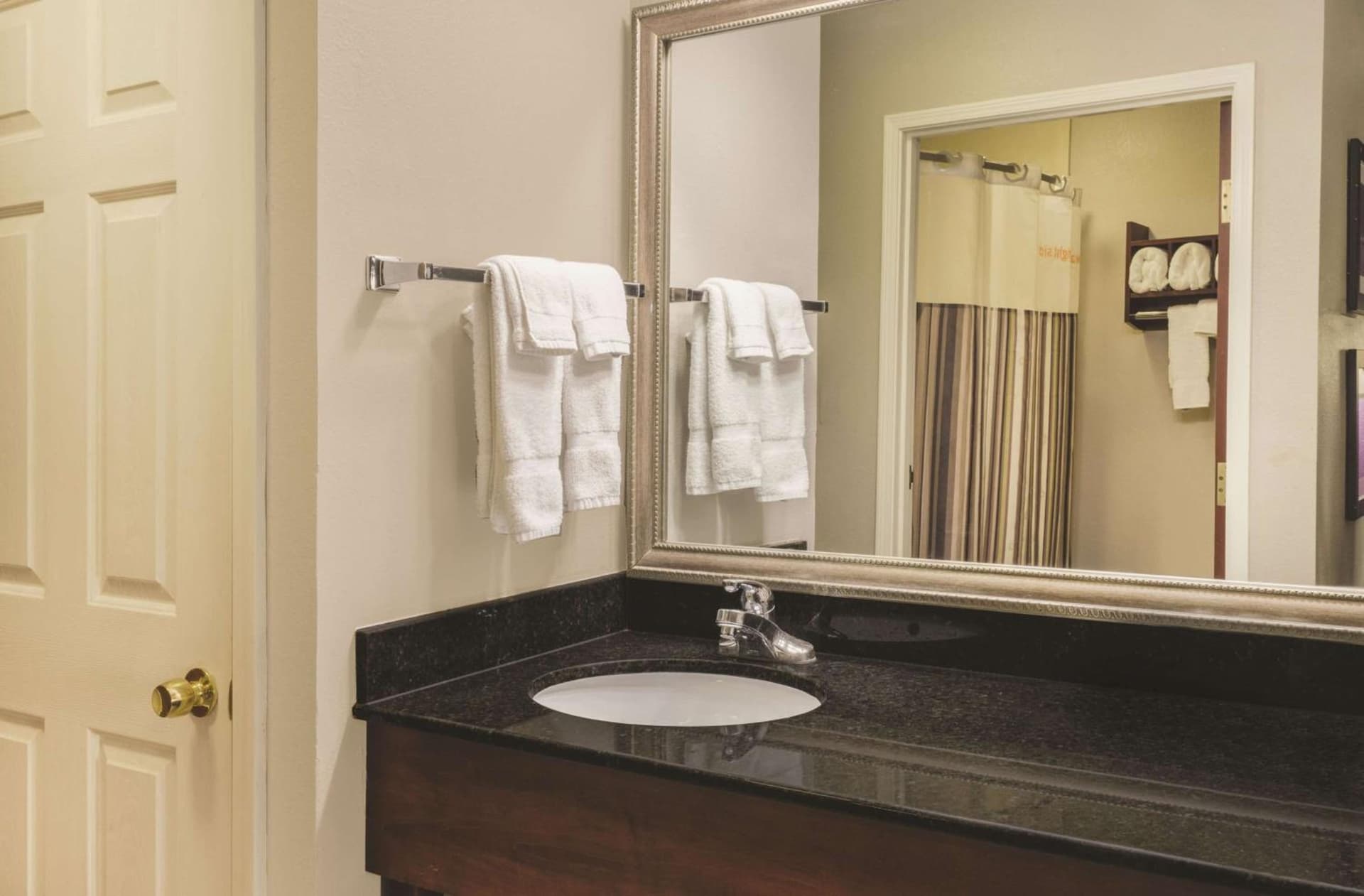 La Quinta Inn & Suites by Wyndham Louisville East gallery photo in Louisville, KY — image 50
