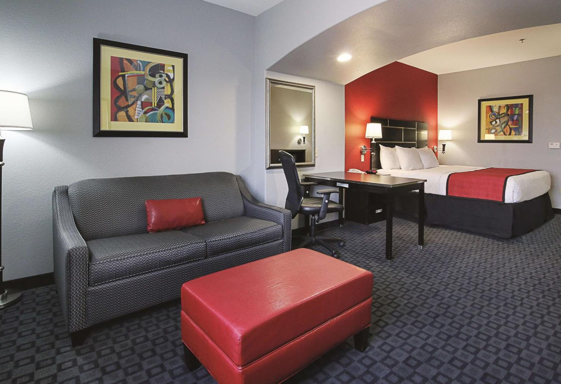 La Quinta Inn & Suites by Wyndham South Dallas - Hutchins gallery photo in Hutchins, TX — image 9