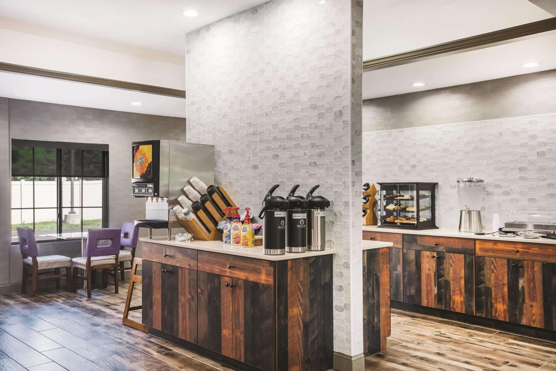 La Quinta by Wyndham Chambersburg gallery photo in Chambersburg, PA — image 10