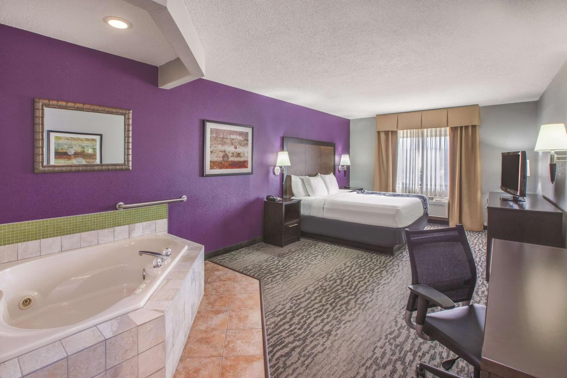 La Quinta by Wyndham Erie gallery photo in Erie, PA — image 7