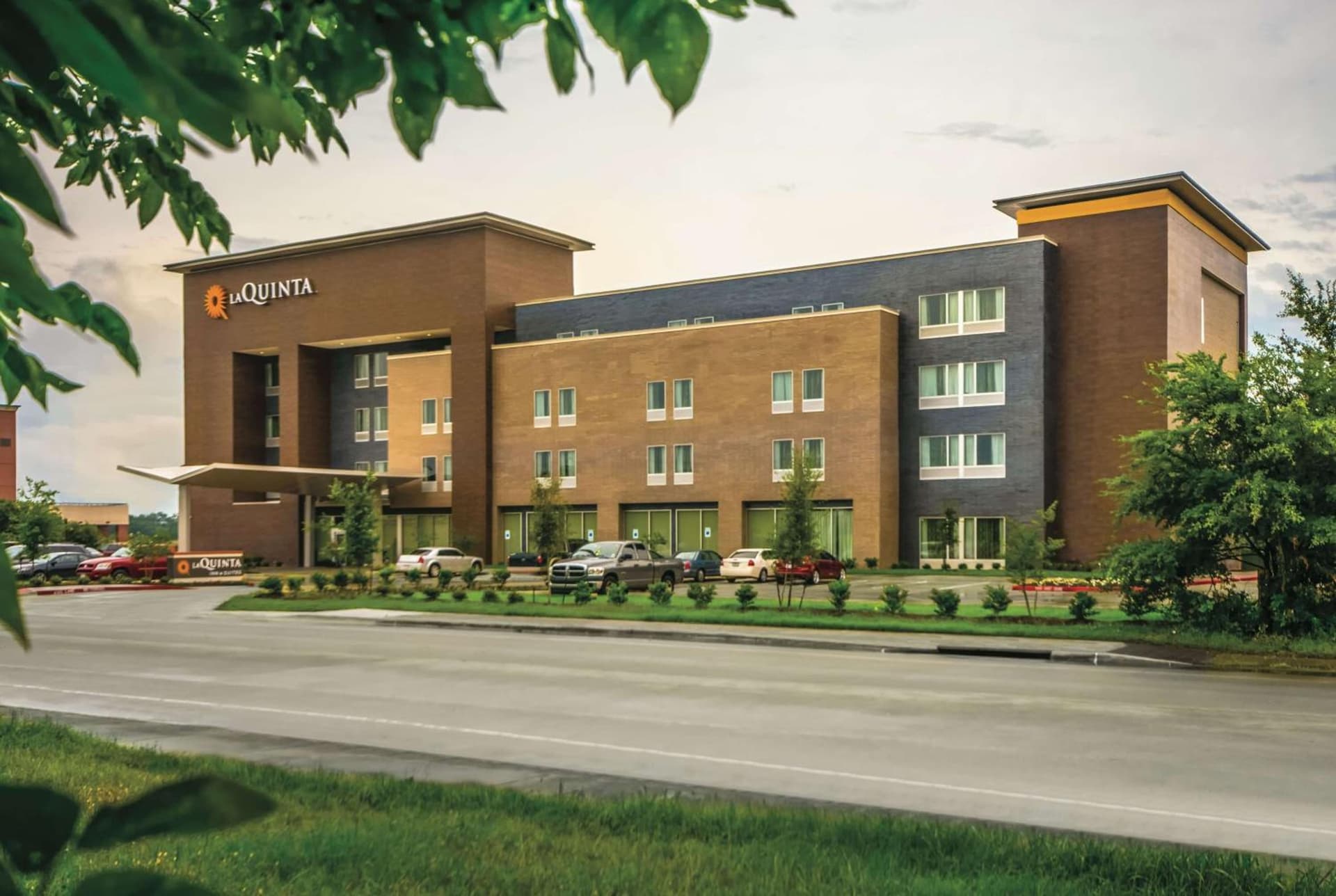 La Quinta by Wyndham College Station South featured exterior or lobby in College Station, TX — similar hotel
