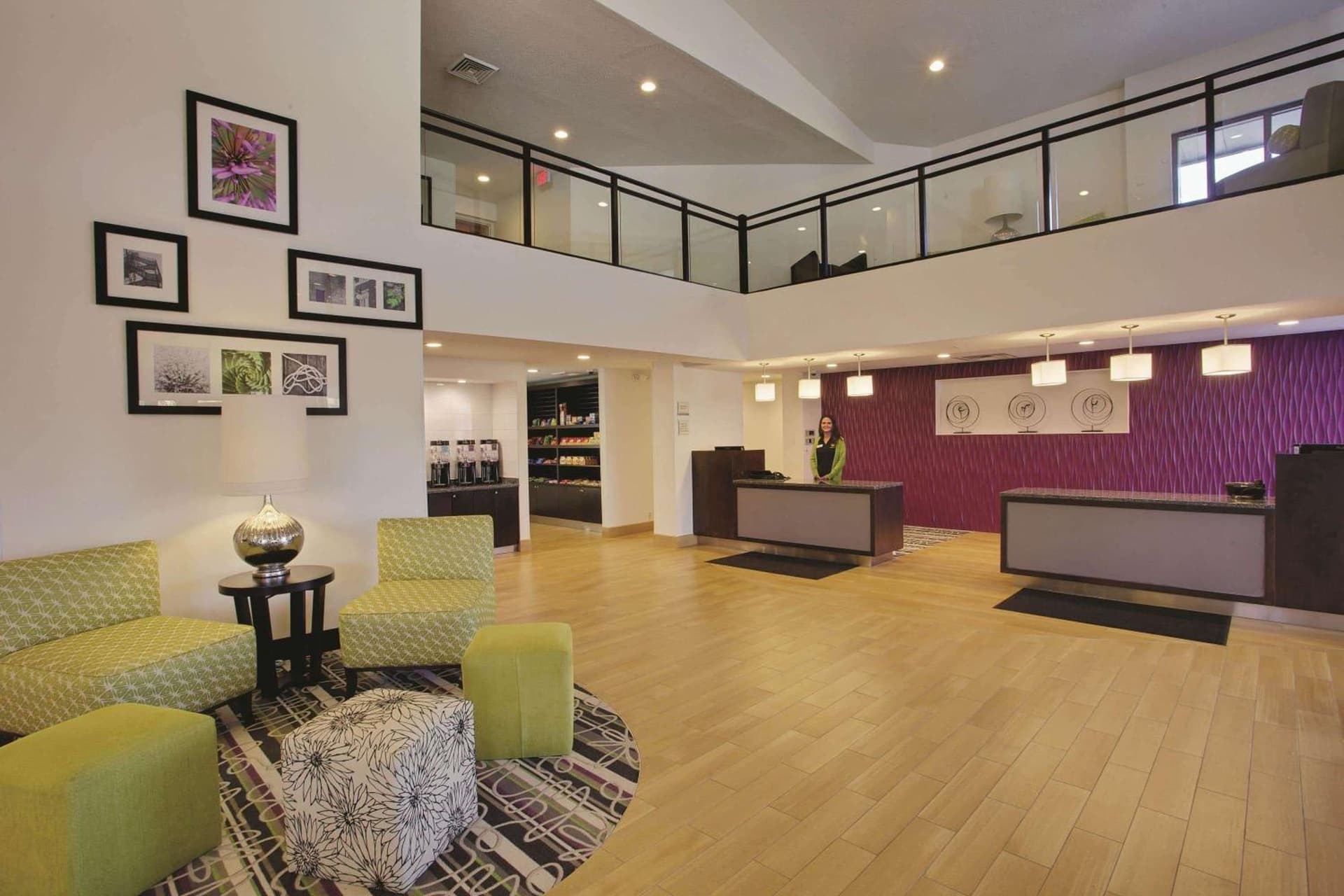 La Quinta Inn & Suites by Wyndham Detroit Metro Airport gallery photo in Romulus, MI — image 32