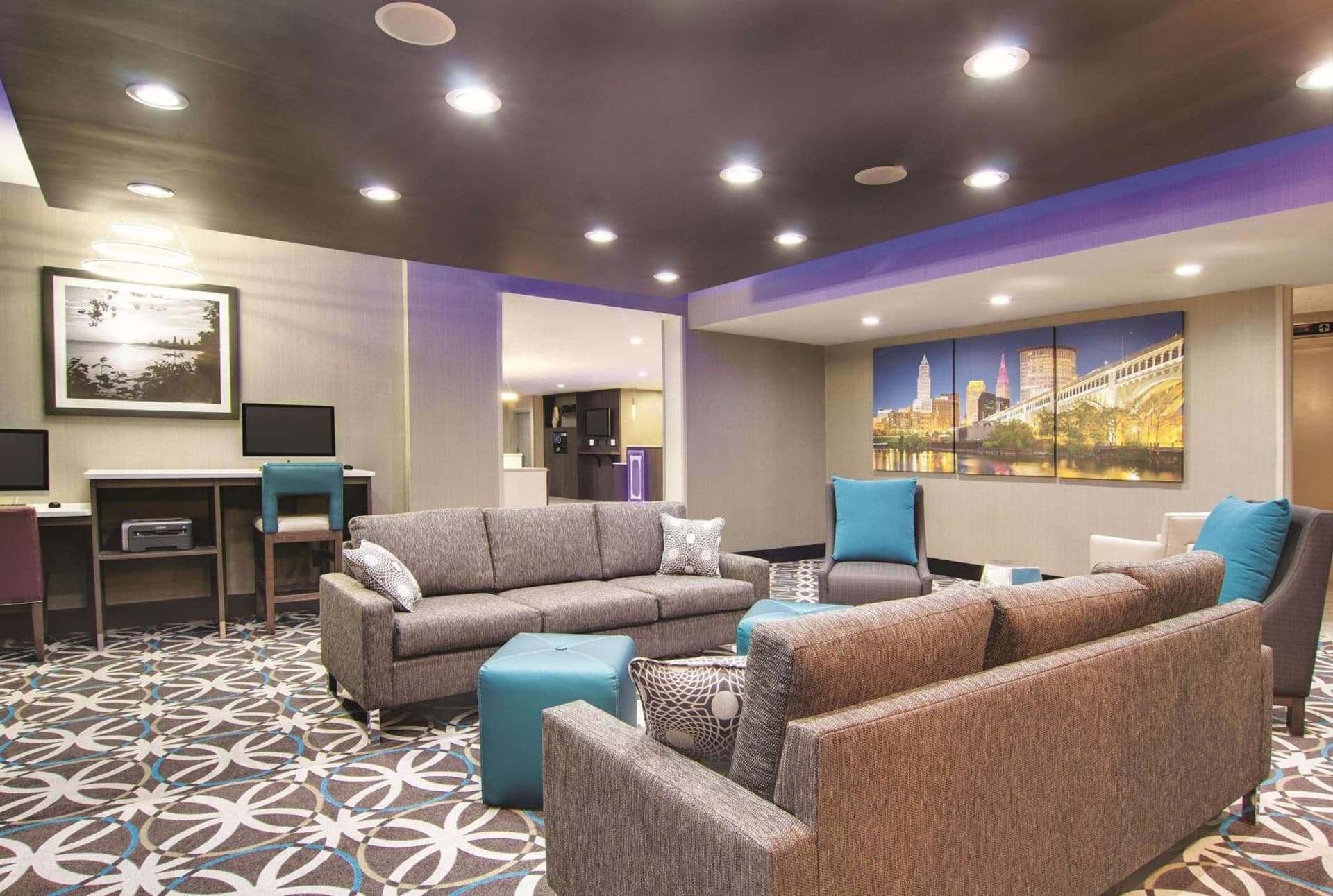La Quinta Inn & Suites by Wyndham Cleveland Airport West gallery photo in North Olmsted, OH — image 36