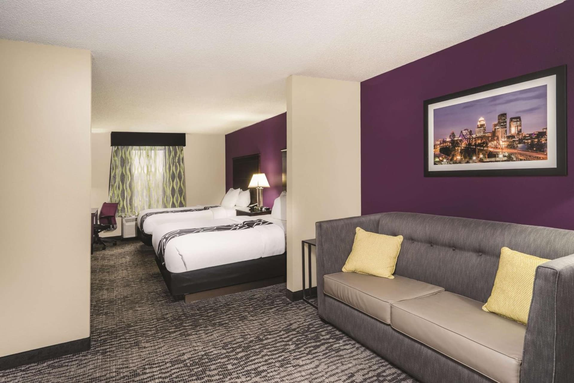 La Quinta Inn & Suites by Wyndham Louisville East gallery photo in Louisville, KY — image 14