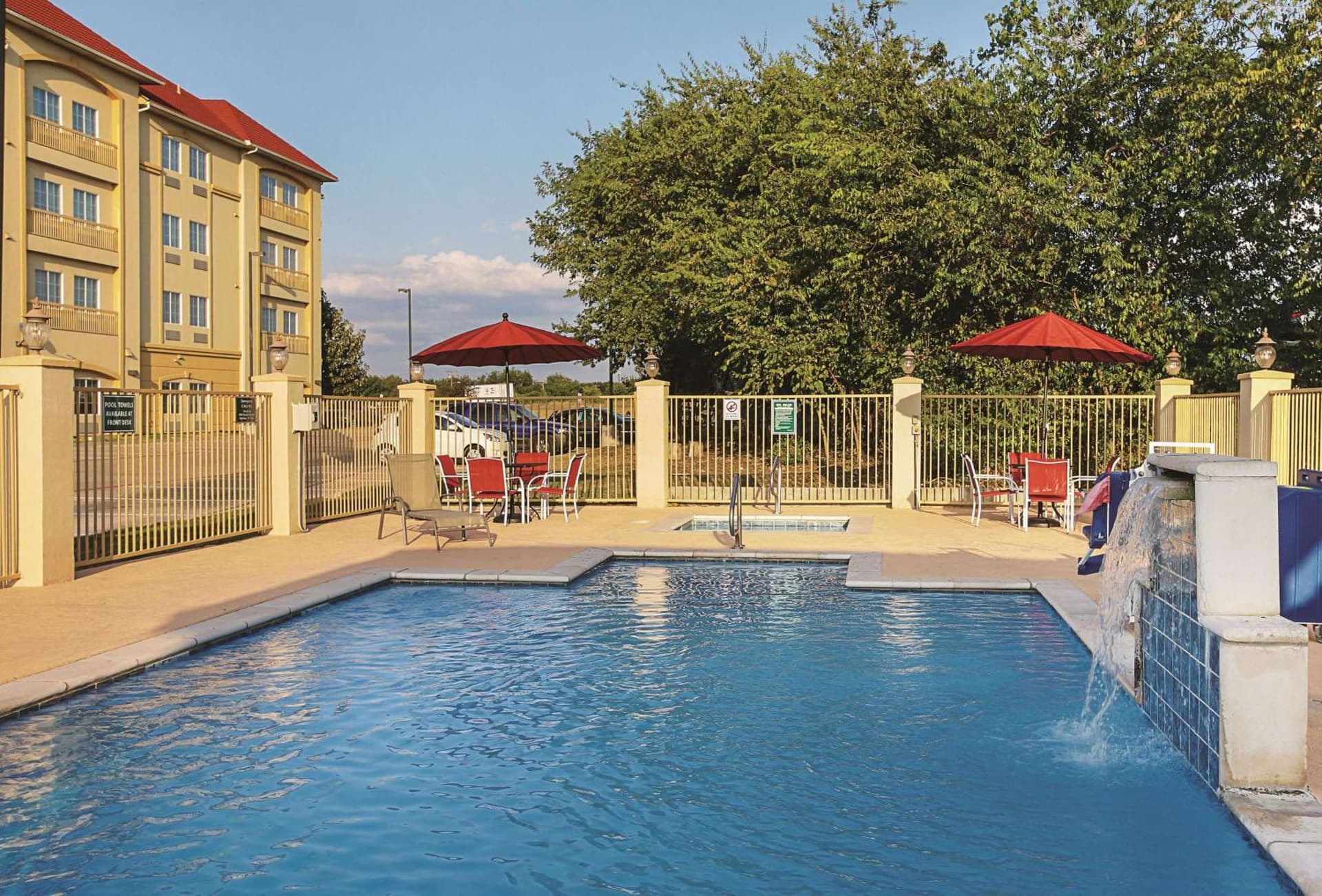 La Quinta Inn & Suites by Wyndham South Dallas - Hutchins gallery photo in Hutchins, TX — image 29