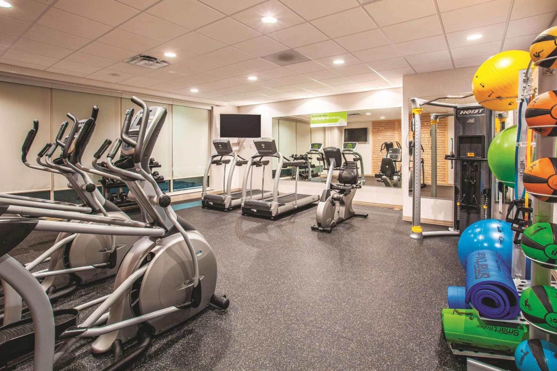 La Quinta by Wyndham Duluth interior in Duluth, MN — gallery photo 2