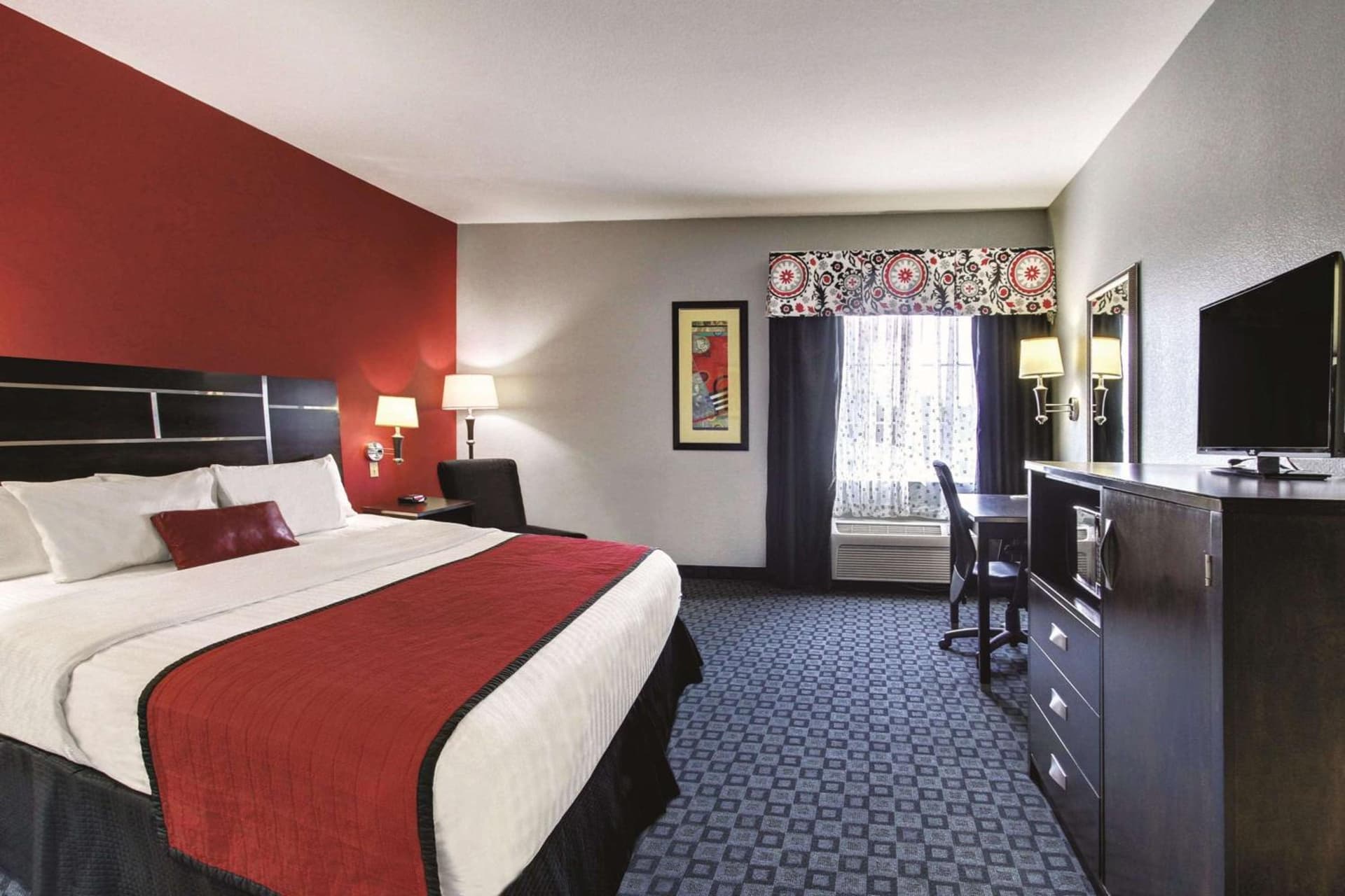 La Quinta Inn & Suites by Wyndham South Dallas - Hutchins property views in Hutchins, TX — gallery photo 3