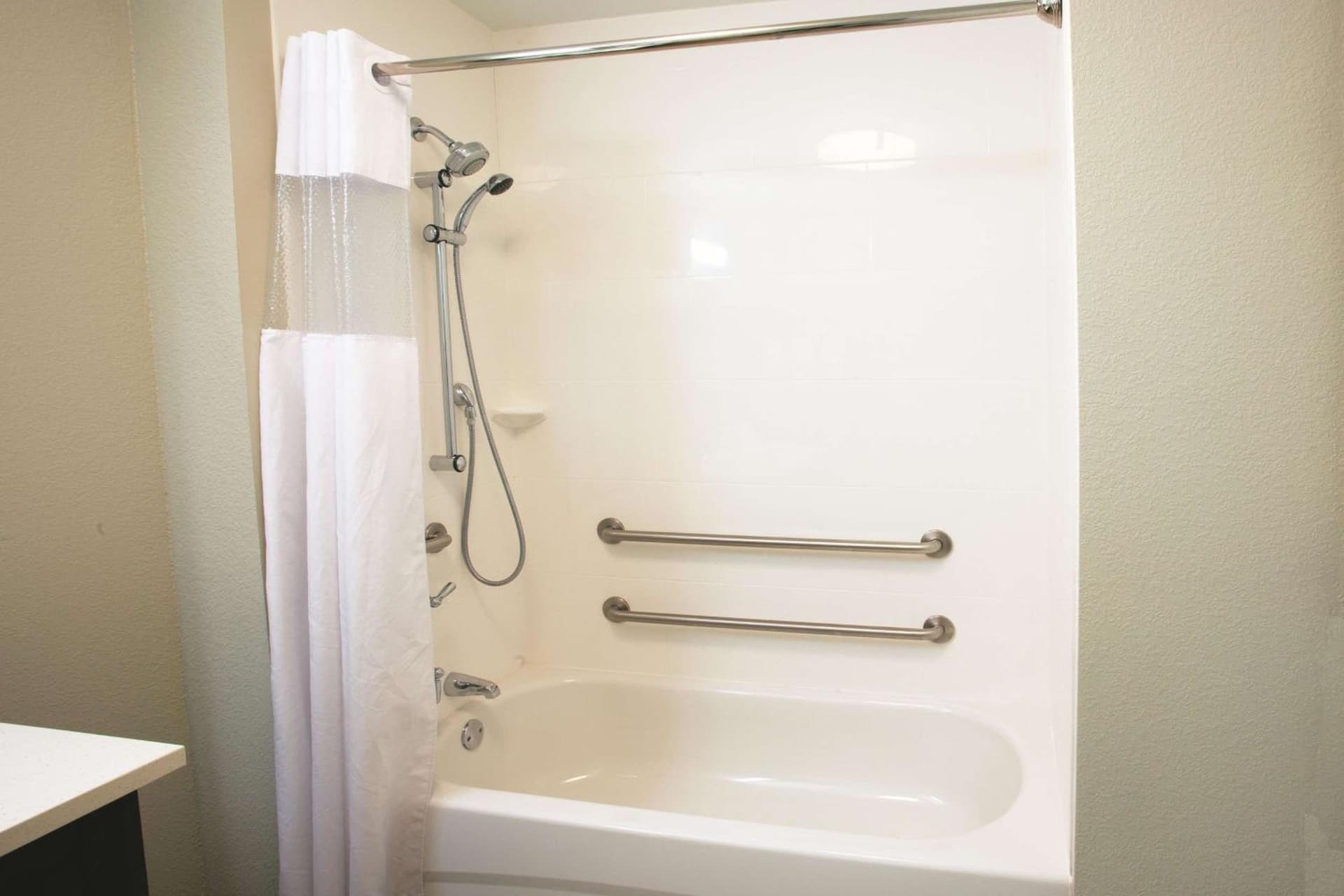 La Quinta by Wyndham Duluth gallery photo in Duluth, MN — image 11