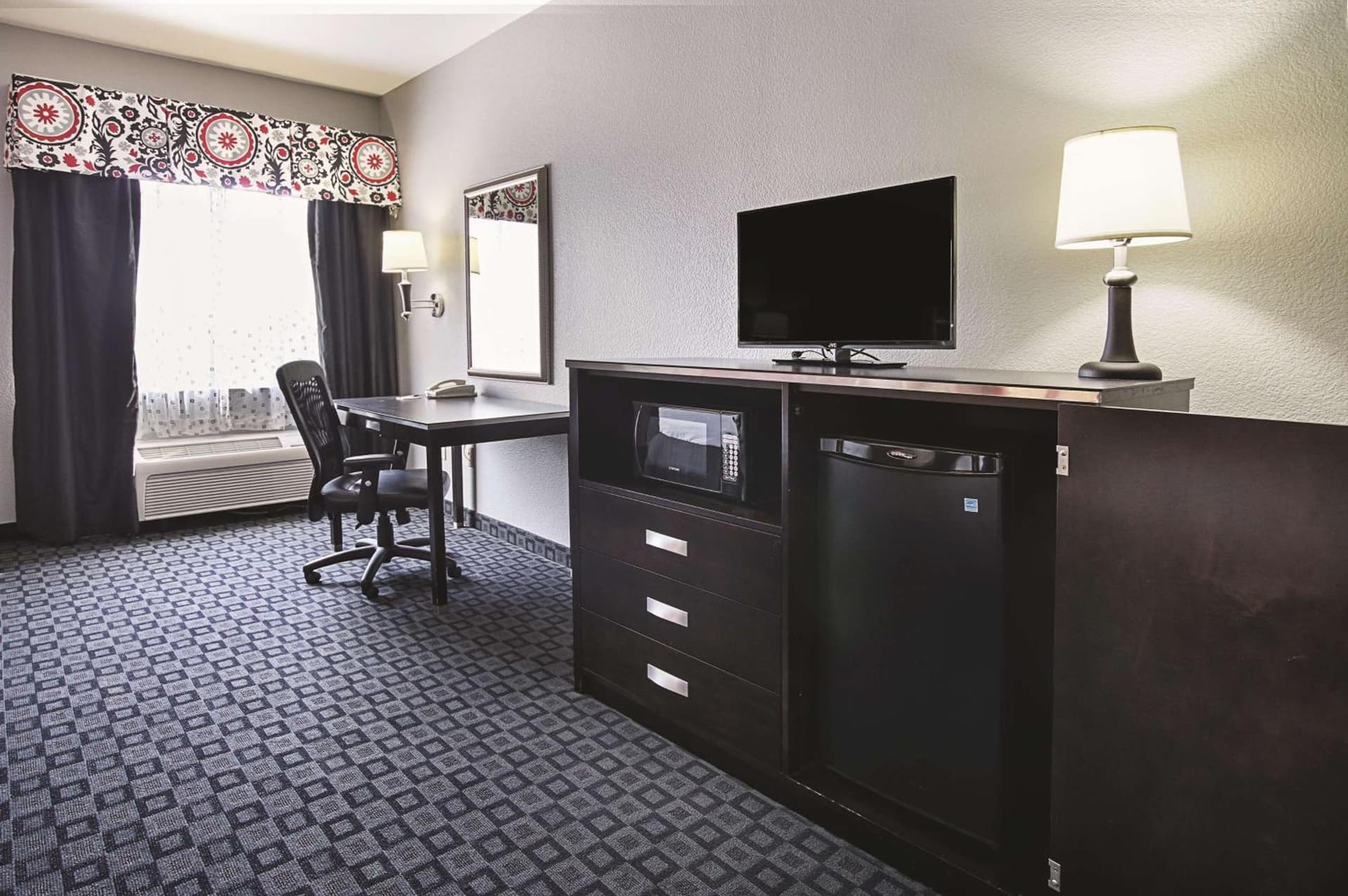 La Quinta Inn & Suites by Wyndham South Dallas - Hutchins gallery photo in Hutchins, TX — image 18