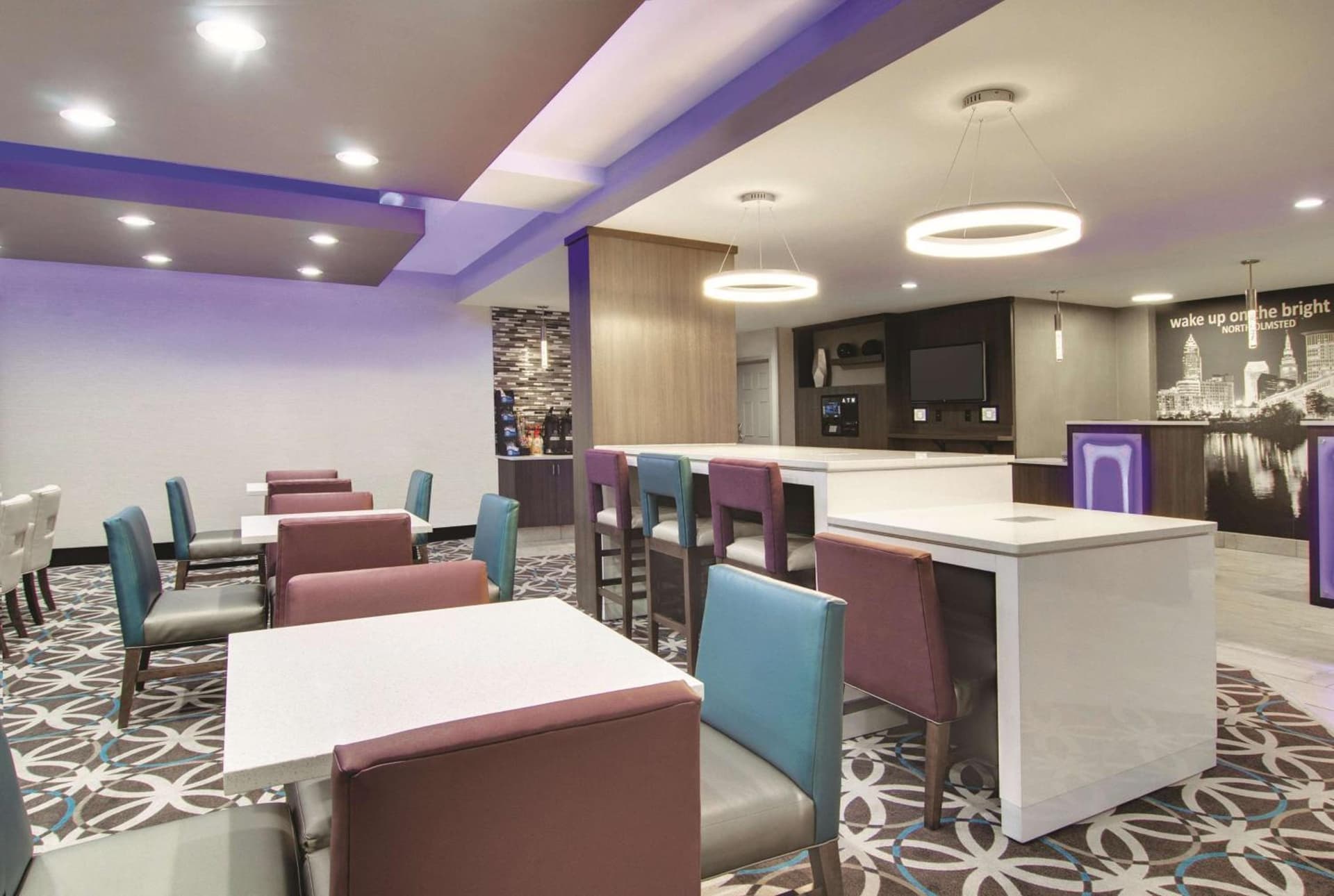 La Quinta Inn & Suites by Wyndham Cleveland Airport West gallery photo in North Olmsted, OH — image 20