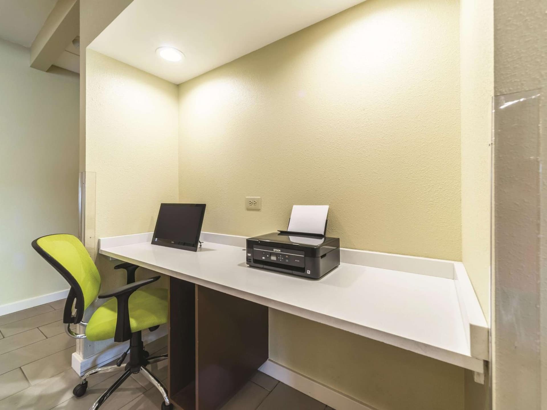 La Quinta by Wyndham Collinsville - St. Louis interior in Collinsville, IL — gallery photo 2