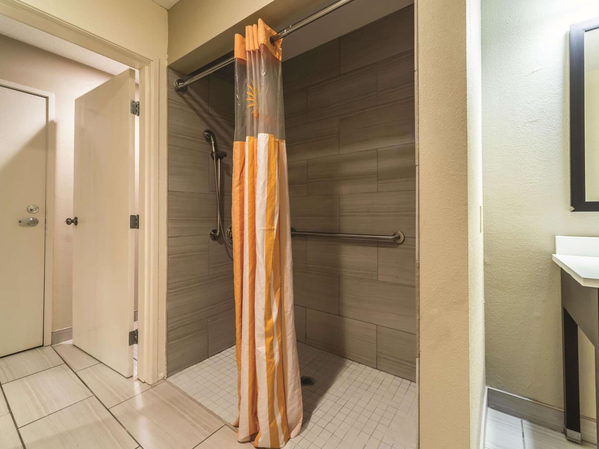 La Quinta by Wyndham Collinsville - St. Louis gallery photo in Collinsville, IL — image 7
