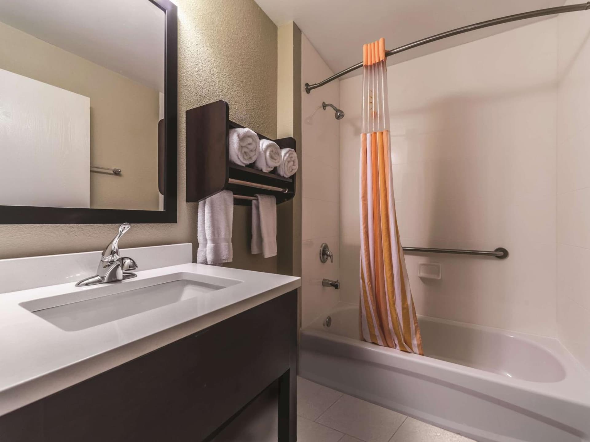 La Quinta by Wyndham Collinsville - St. Louis gallery photo in Collinsville, IL — image 15