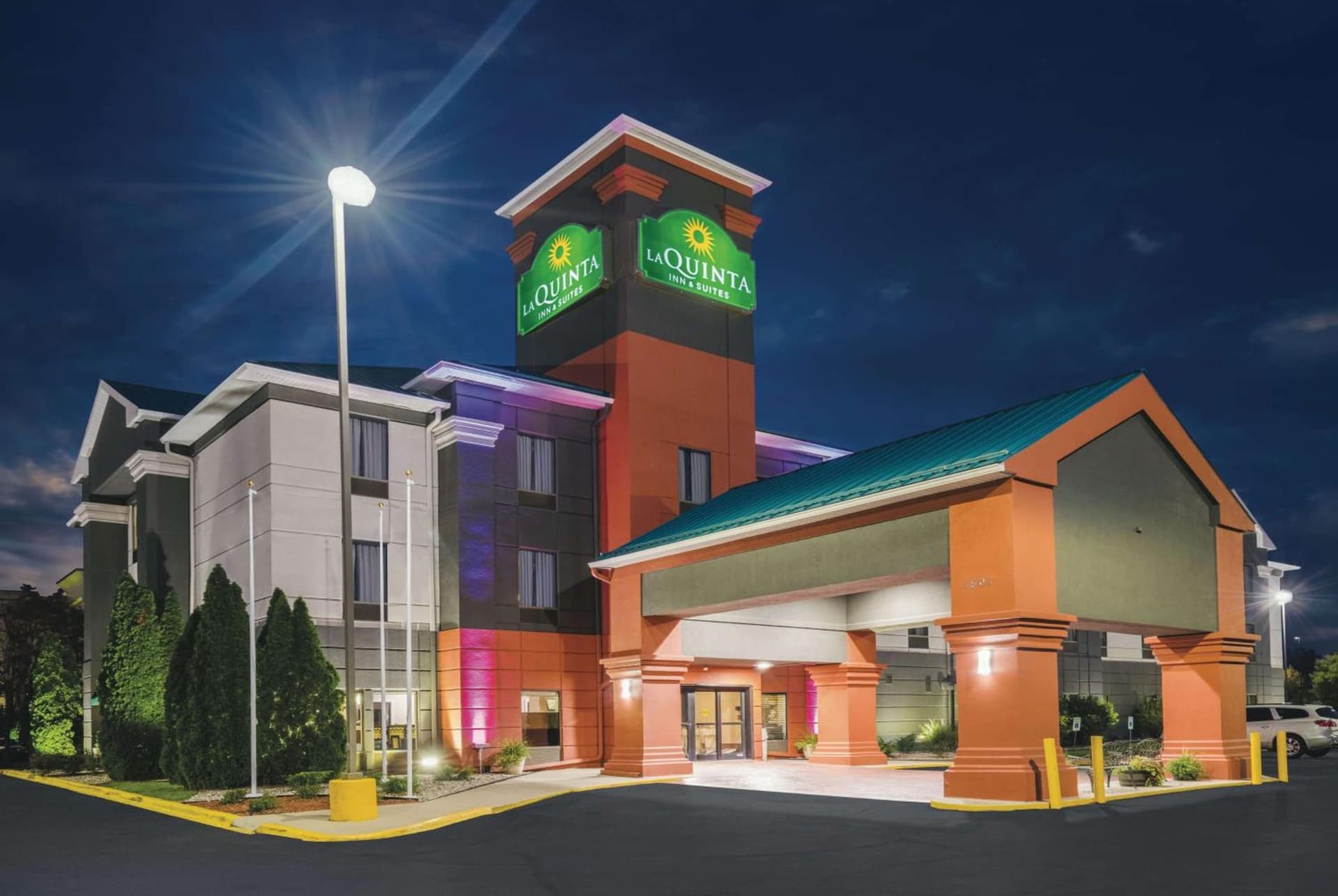 La Quinta Inn & Suites by Wyndham Louisville East featured exterior or lobby in Louisville, KY — similar hotel