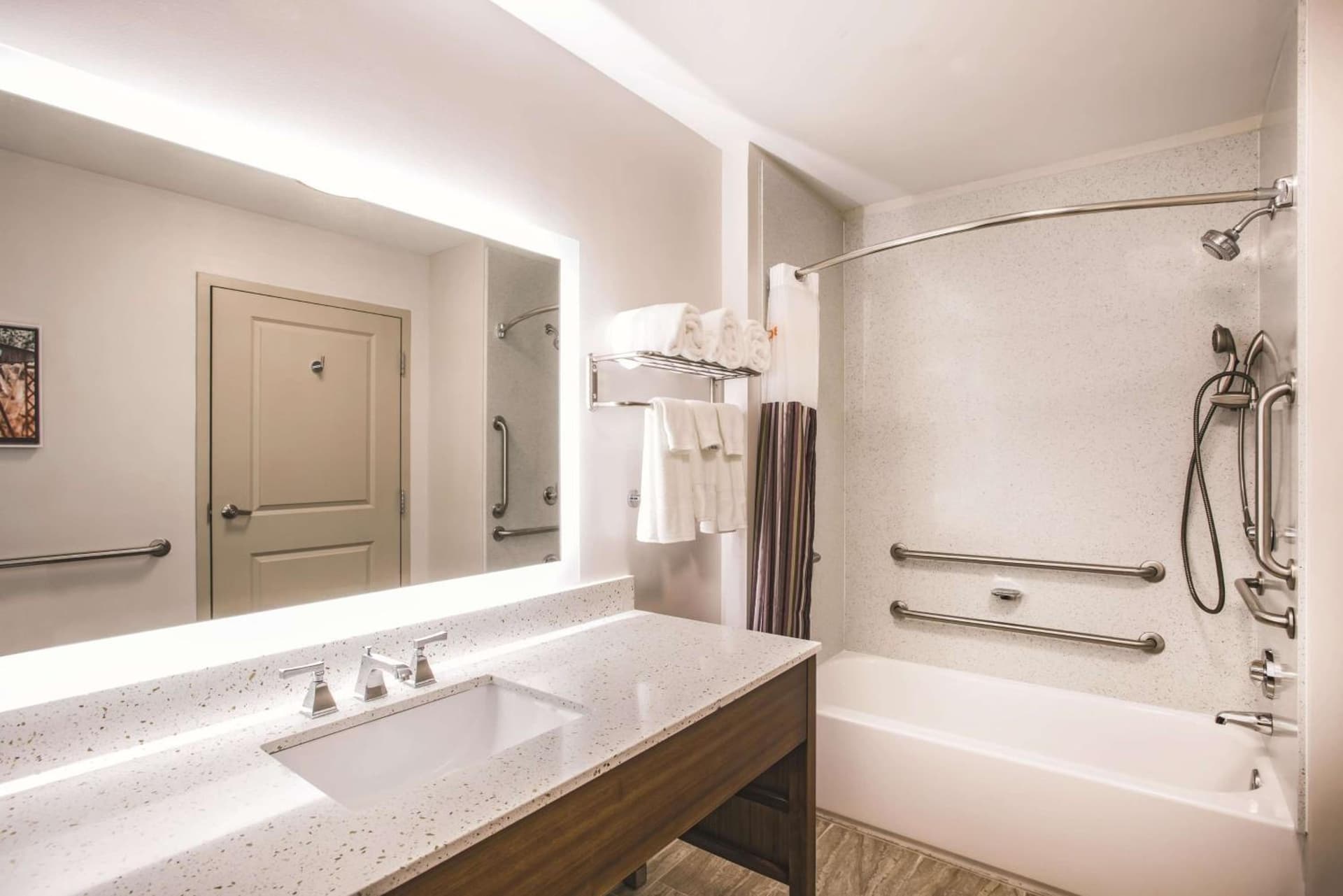 La Quinta by Wyndham Chambersburg gallery photo in Chambersburg, PA — image 16