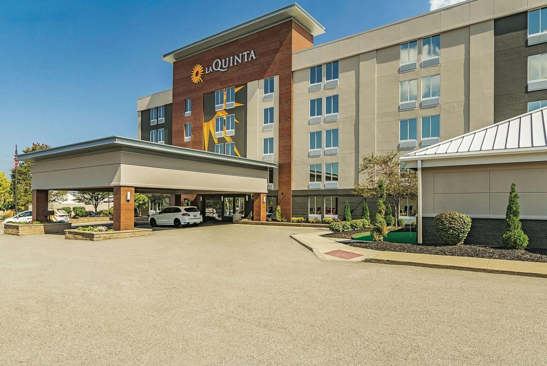 La Quinta Inn & Suites by Wyndham Cleveland Airport West featured exterior or lobby in North Olmsted, OH — similar hotel