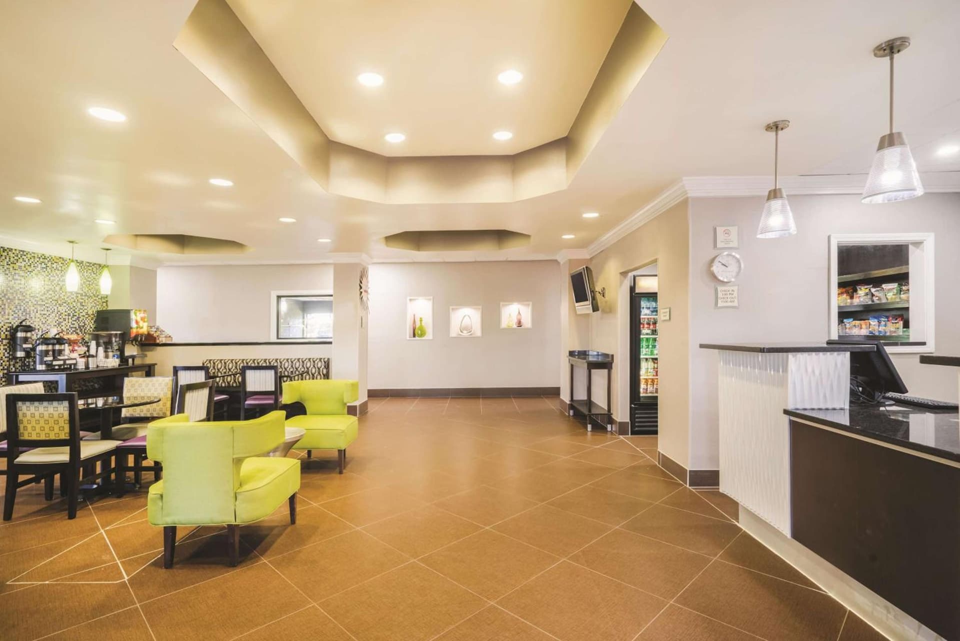 La Quinta Inn & Suites by Wyndham Louisville East gallery photo in Louisville, KY — image 13