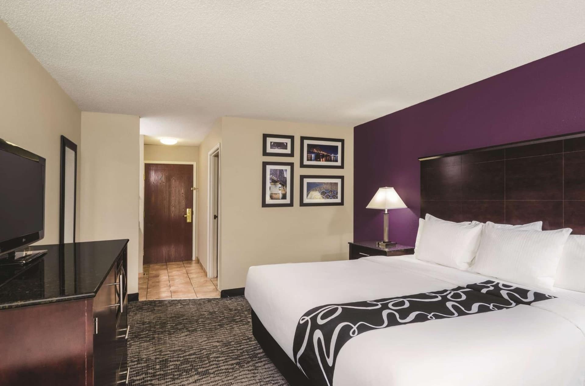 La Quinta Inn & Suites by Wyndham Louisville East gallery photo in Louisville, KY — image 45