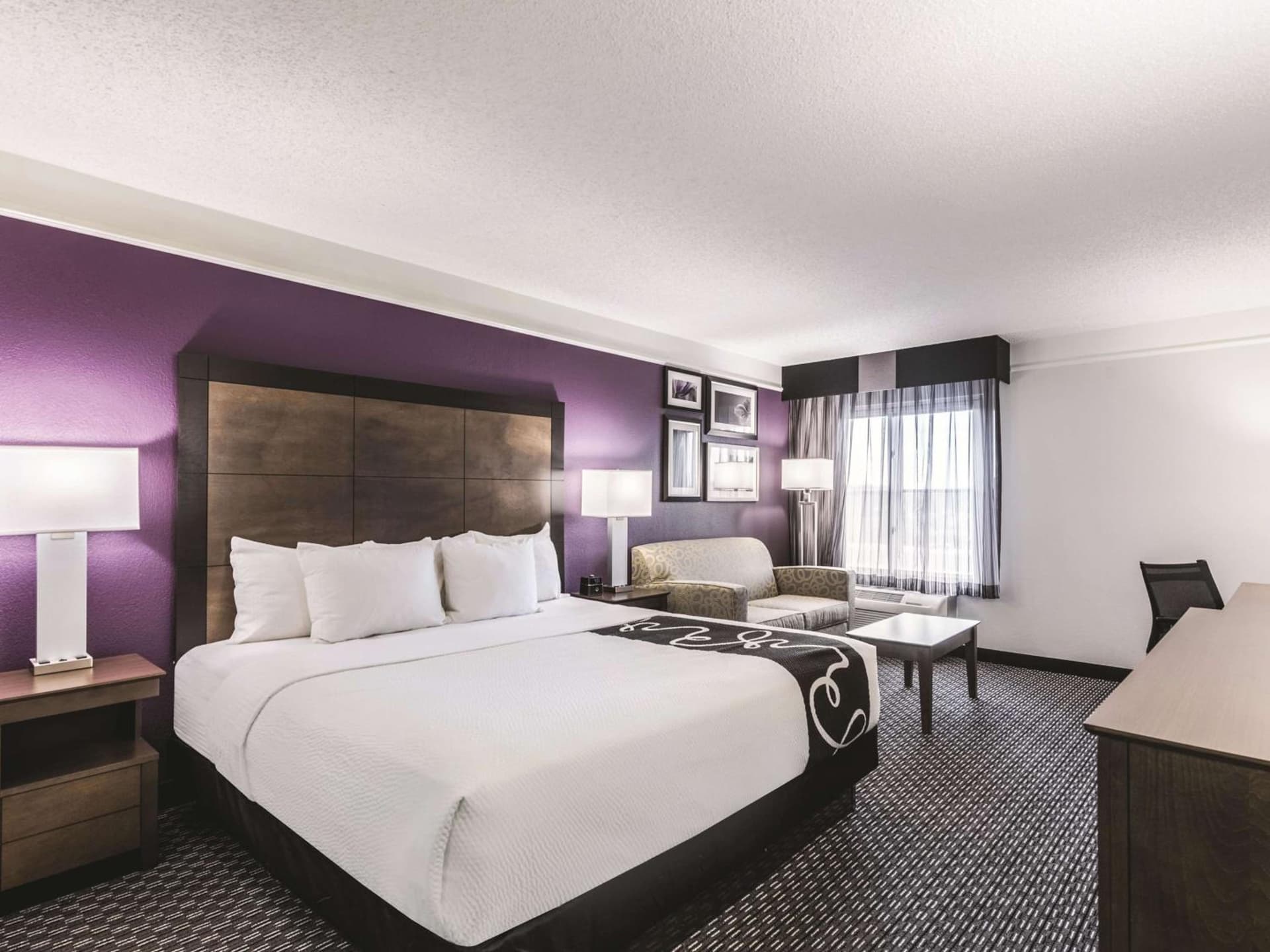 La Quinta by Wyndham Cincinnati Sharonville interior in Sharonville, OH — gallery photo 2