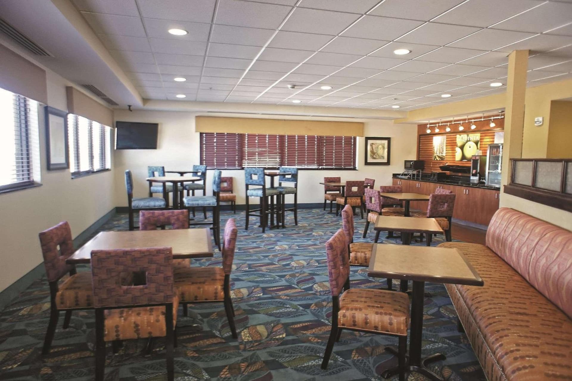 La Quinta by Wyndham Edmond gallery photo in Edmond, OK — image 23